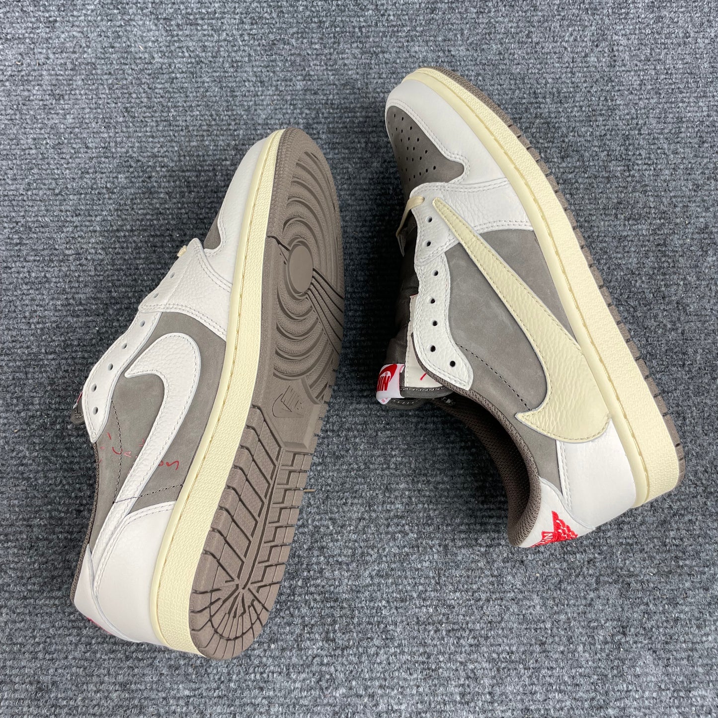 JORDAN 1 LOW X TRAVIS SCOTT OG REVERSE MOCHA