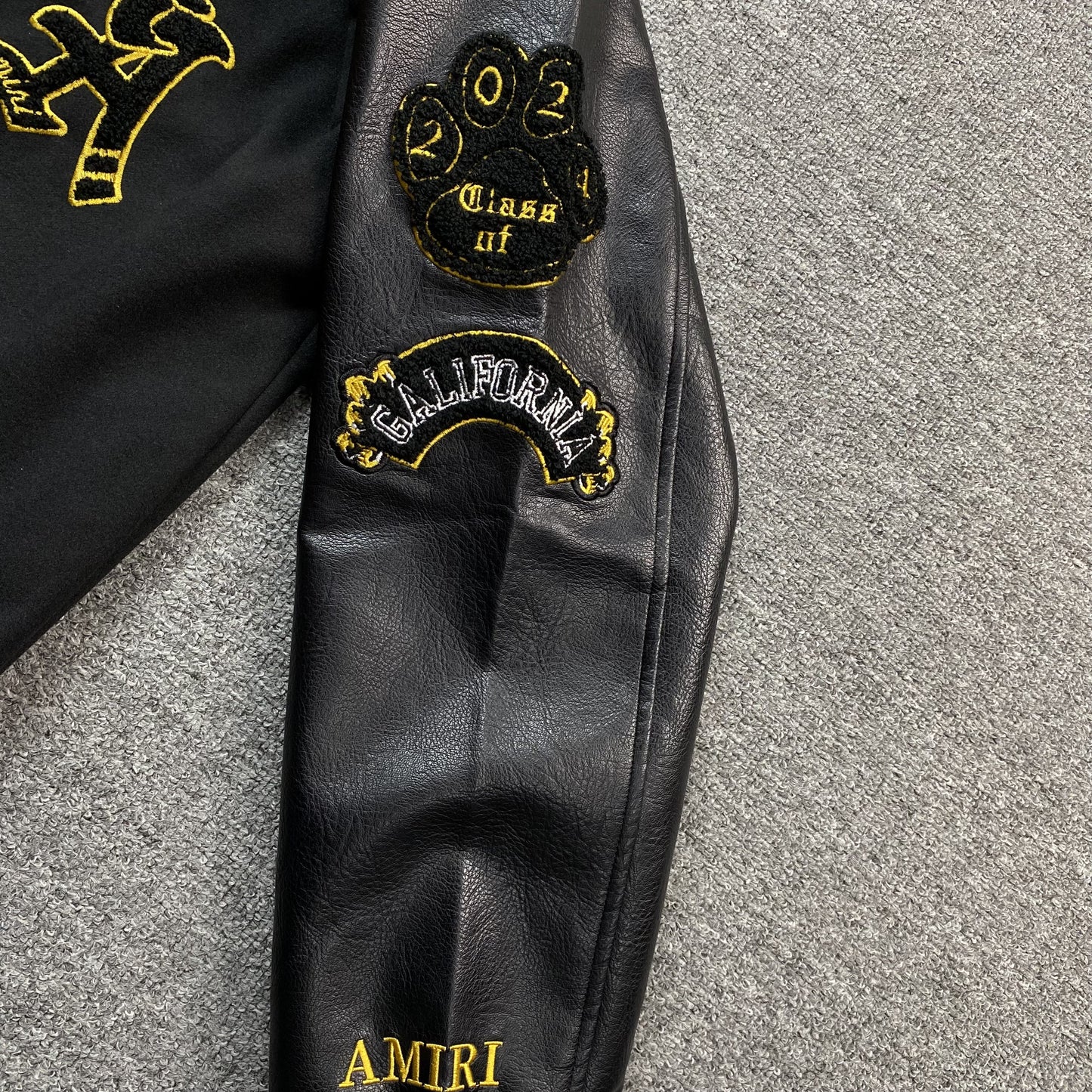 amiri-lion-varsity-jacket-black-4-Drip Store Argentina
