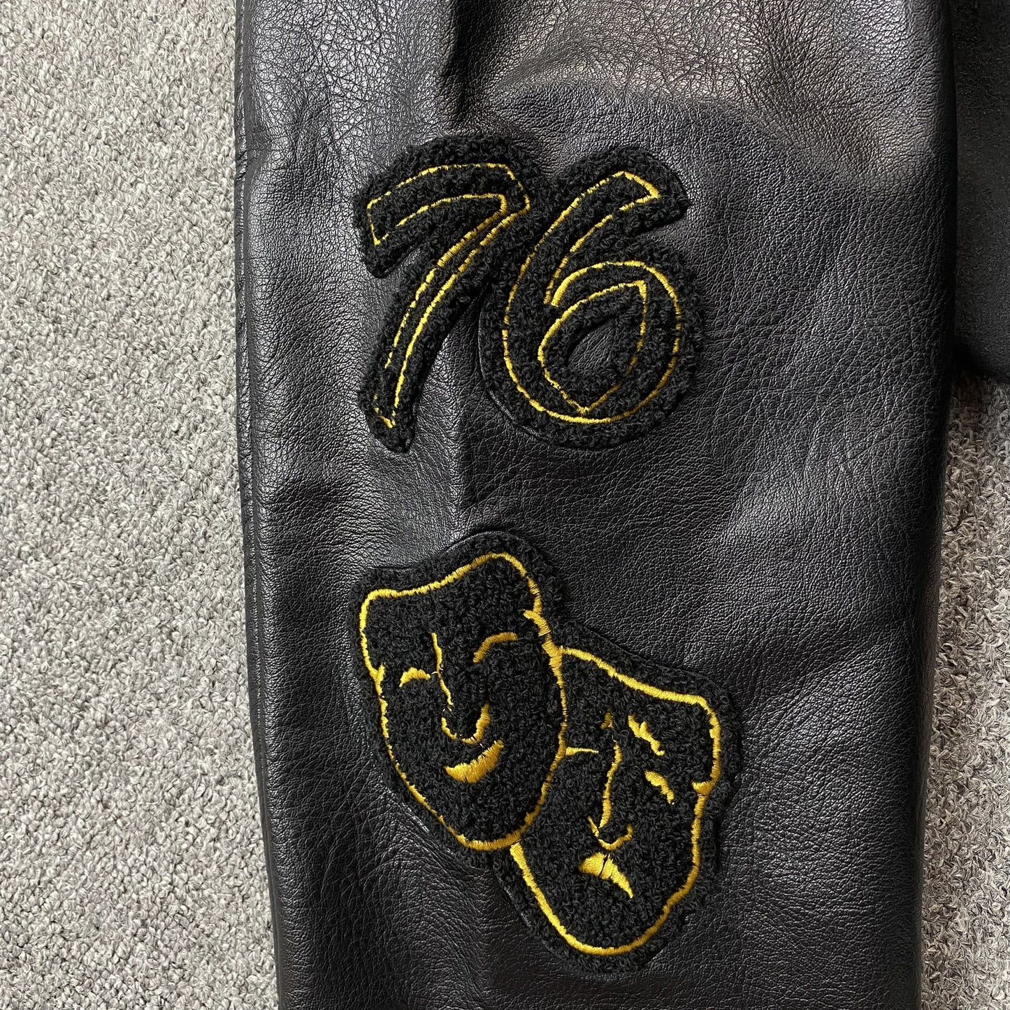amiri-lion-varsity-jacket-black-7-Drip Store Argentina