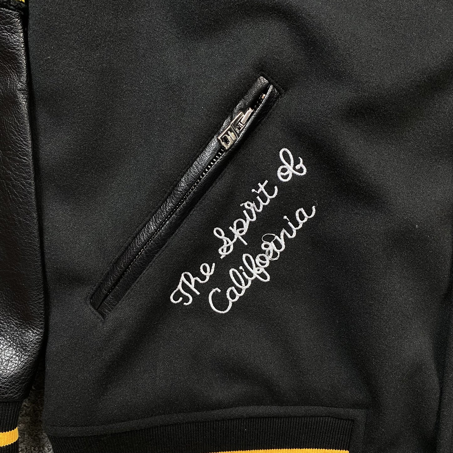 amiri-lion-varsity-jacket-black-8-Drip Store Argentina