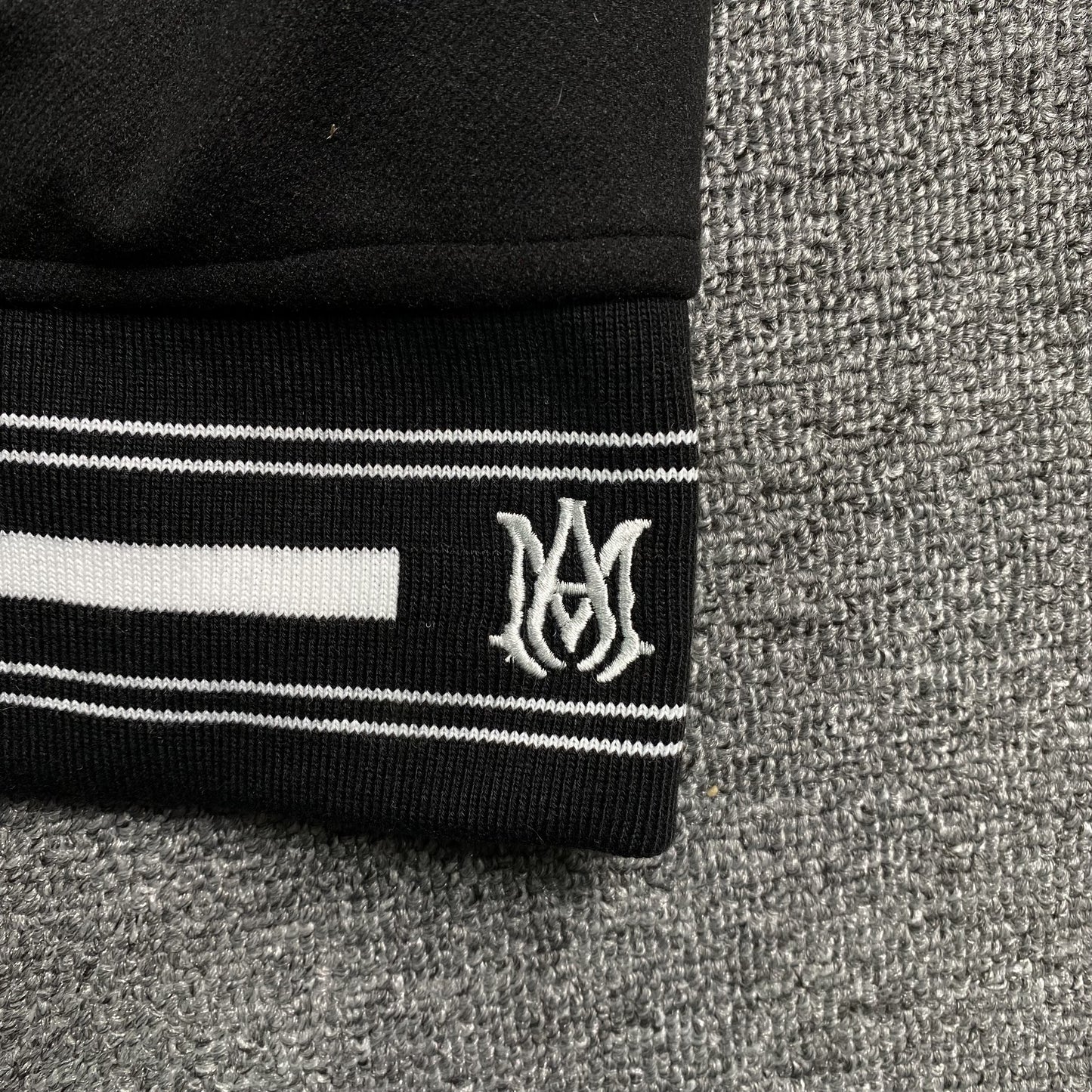 amiri-logo-patch-varsity-jacket-black-11-Drip Store Argentina