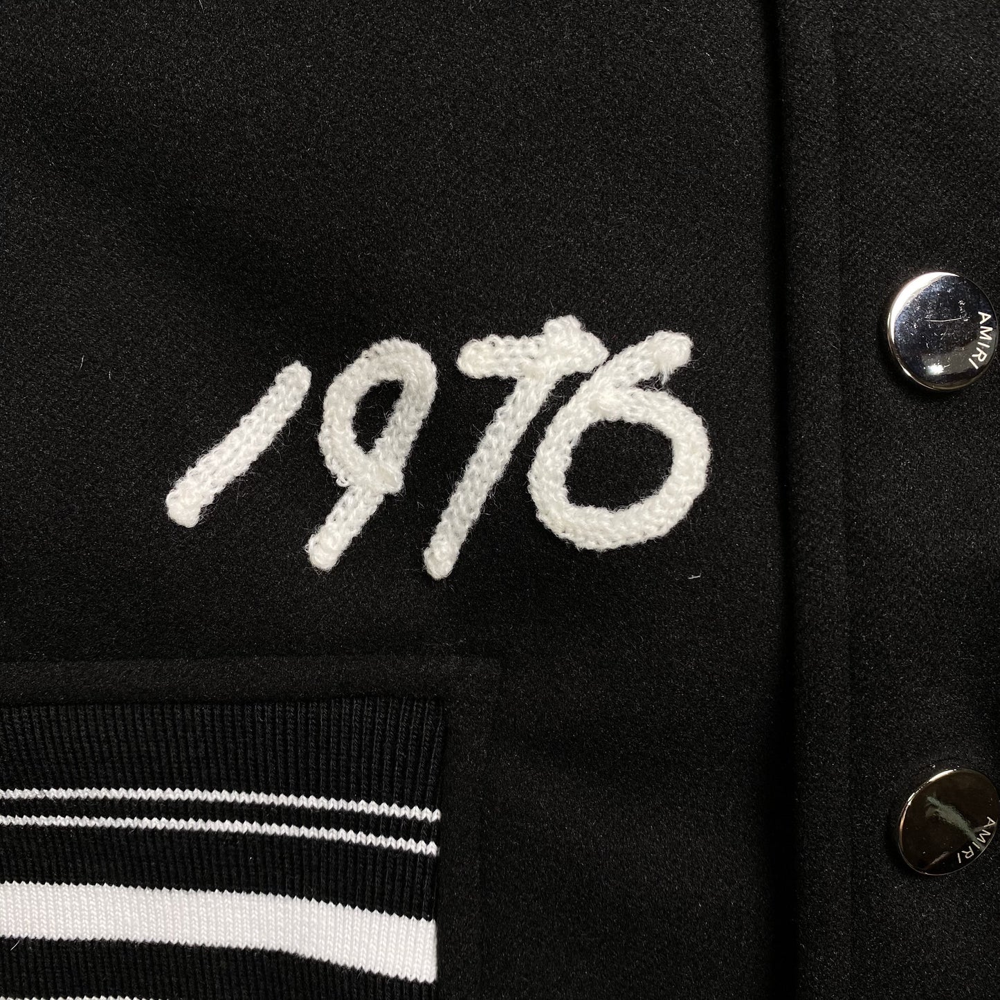 amiri-logo-patch-varsity-jacket-black-13-Drip Store Argentina