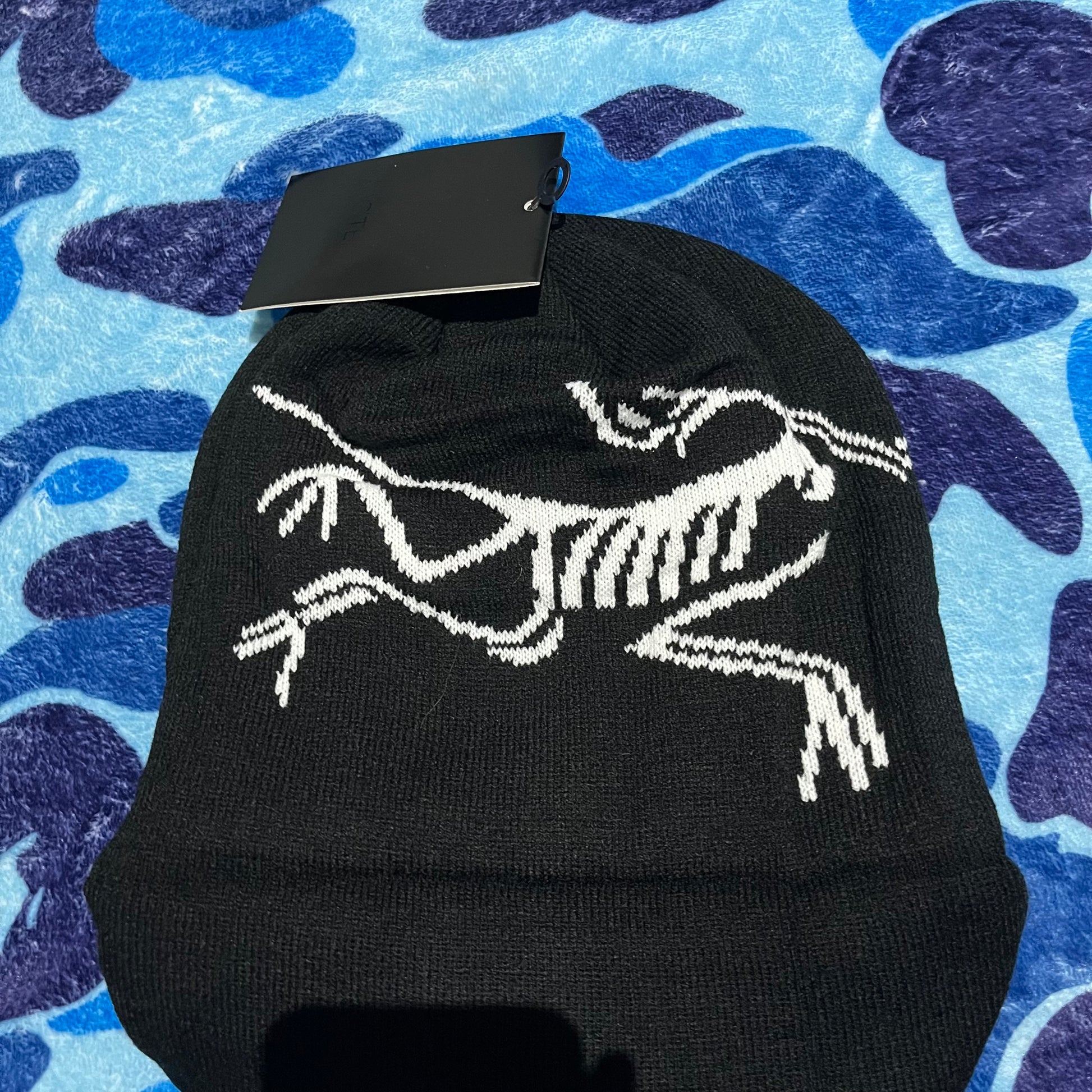 arcteryx-bird-word-toque-beanie-black-3-Drip Store Argentina
