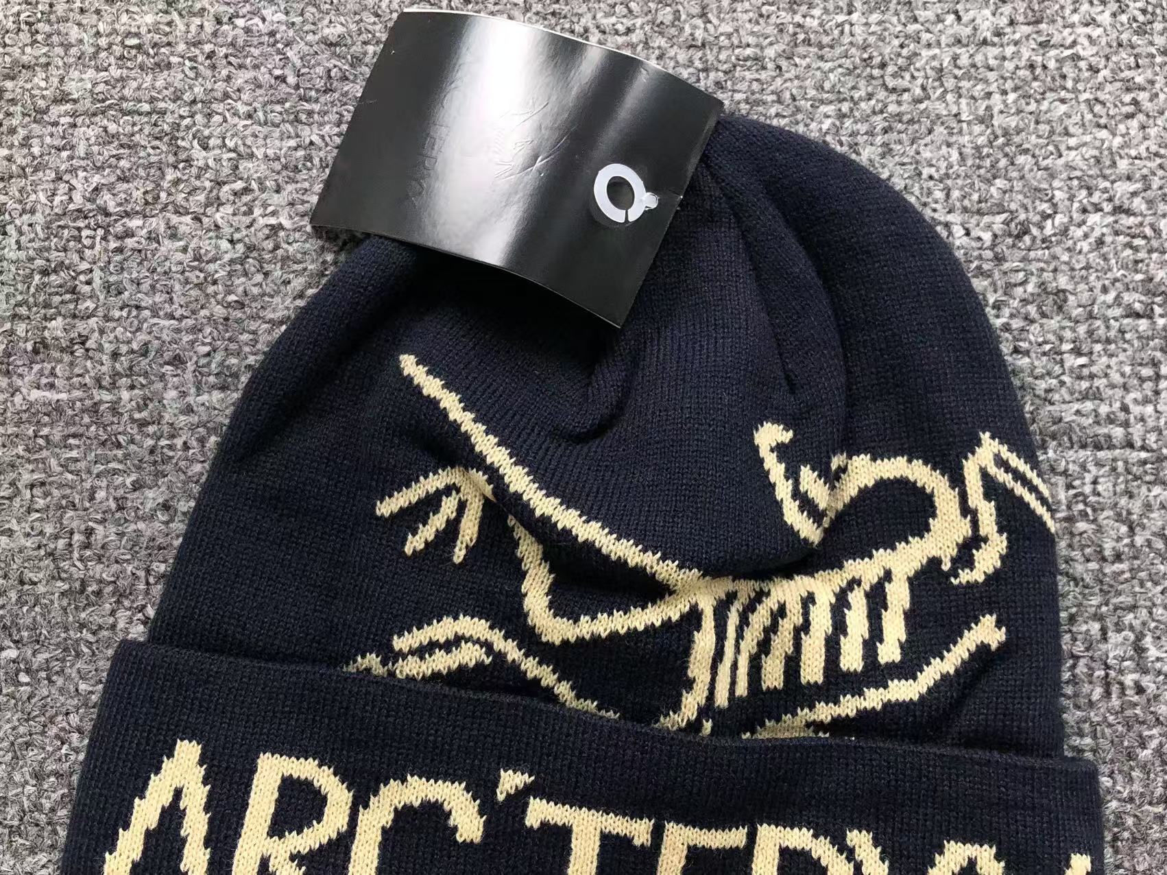 arcteryx-bird-word-toque-beanie-navy-3-Drip Store Argentina