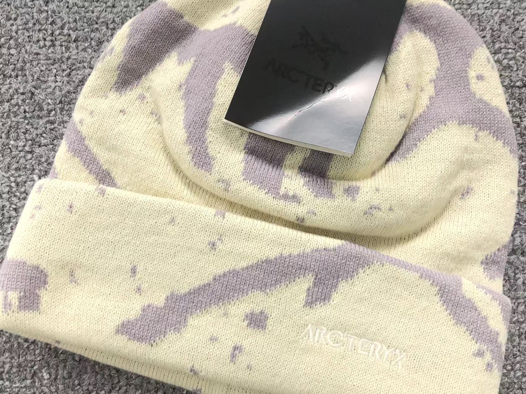 arcteryx-grotto-toque-beanie-cream-3-Drip Store Argentina