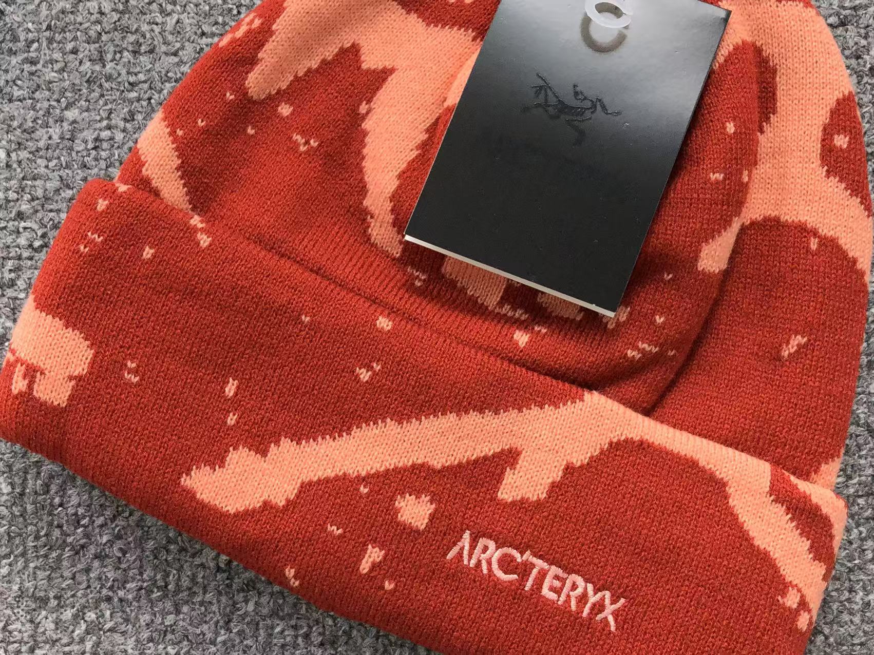 arcteryx-grotto-toque-beanie-red-3-Drip Store Argentina