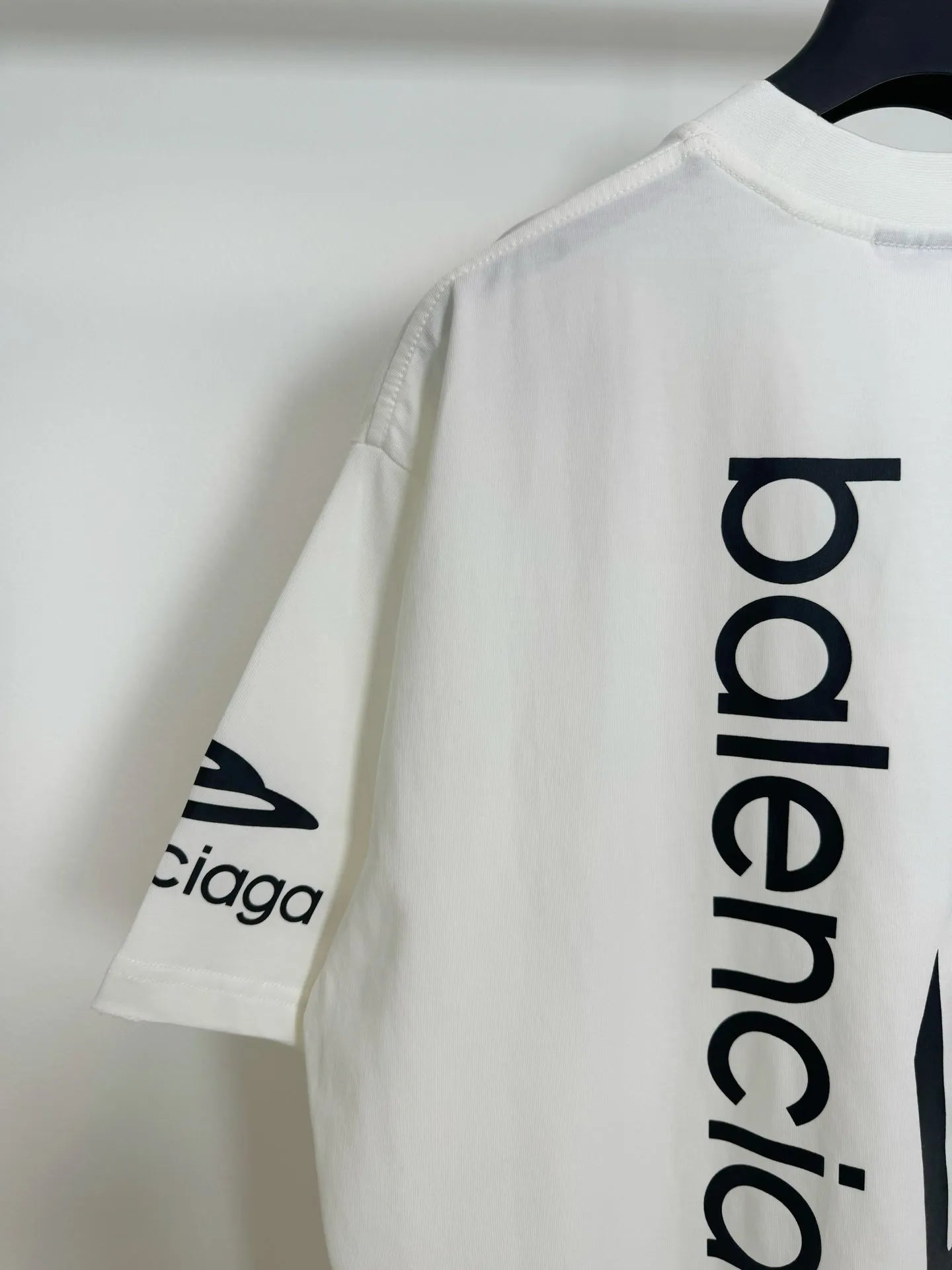 balenciaga-3b-logo-t-shirt-white-7-Drip Store Argentina
