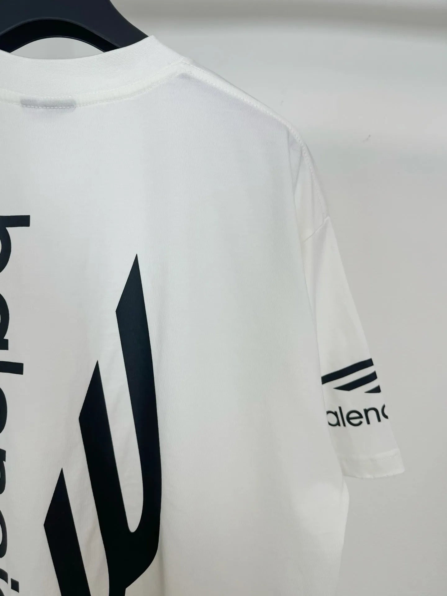 balenciaga-3b-logo-t-shirt-white-8-Drip Store Argentina