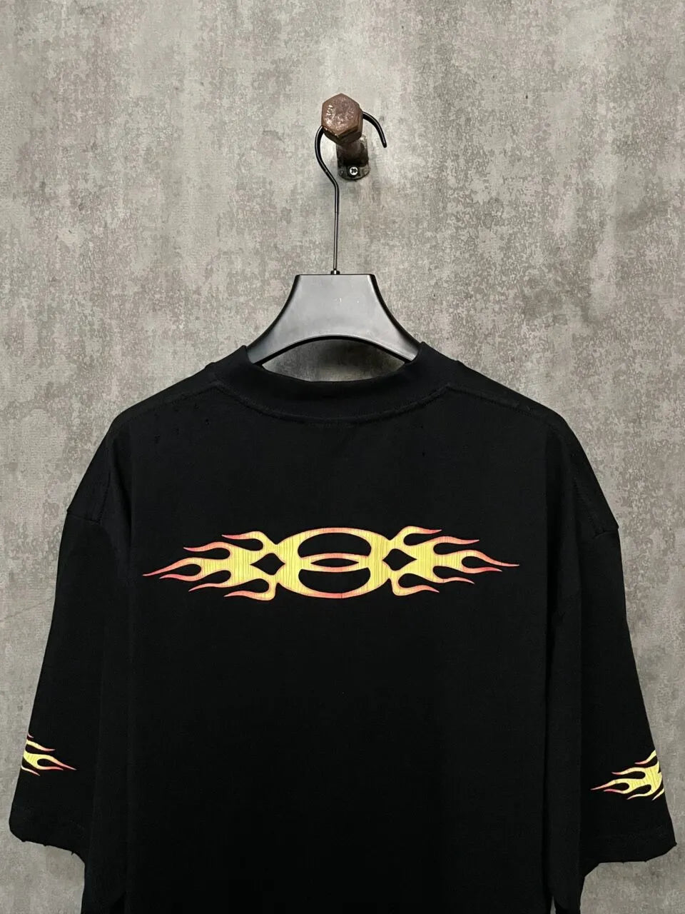 balenciaga-burning-unity-t-shirt-black-3-Drip Store Argentina