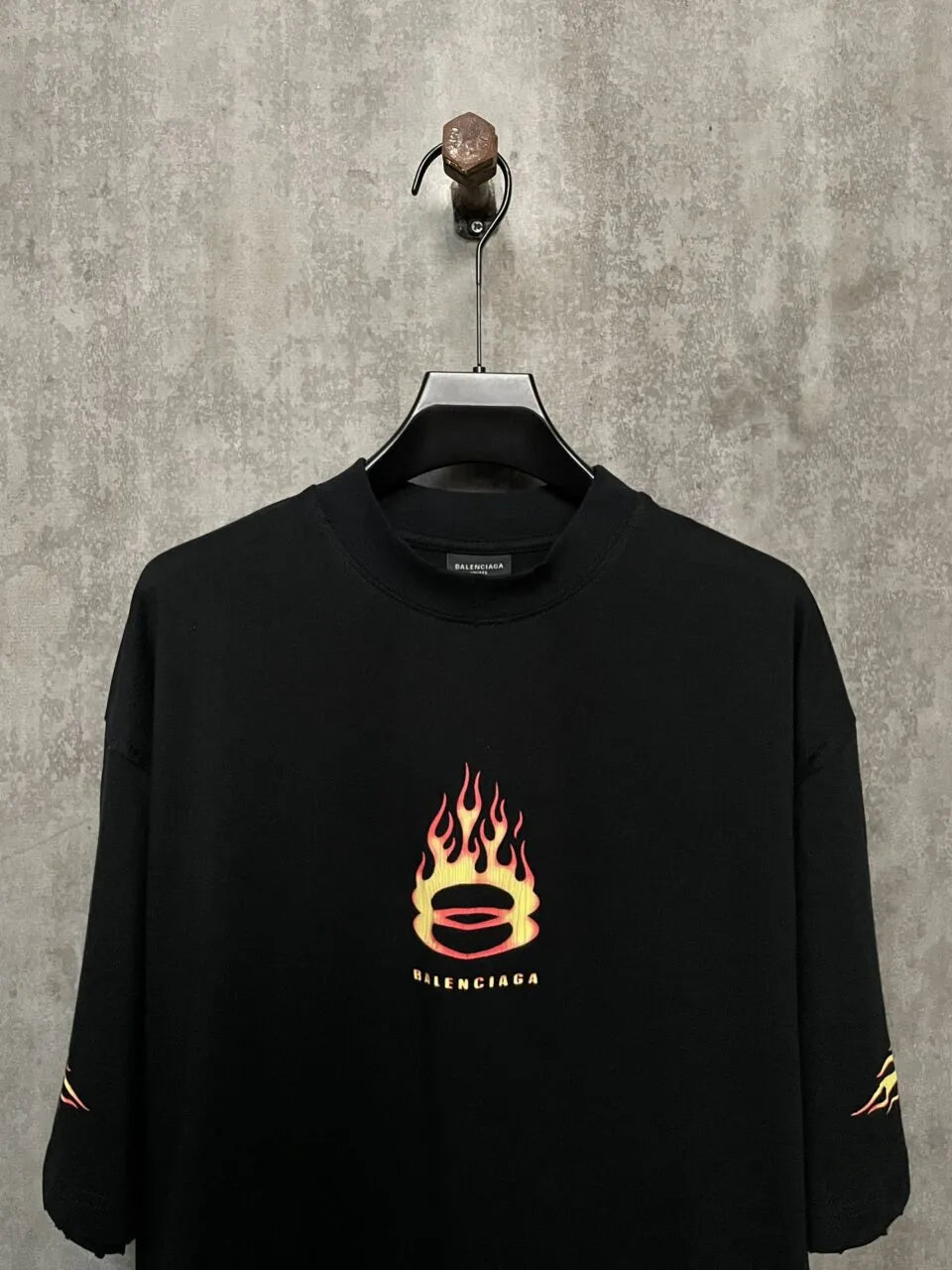 balenciaga-burning-unity-t-shirt-black-4-Drip Store Argentina