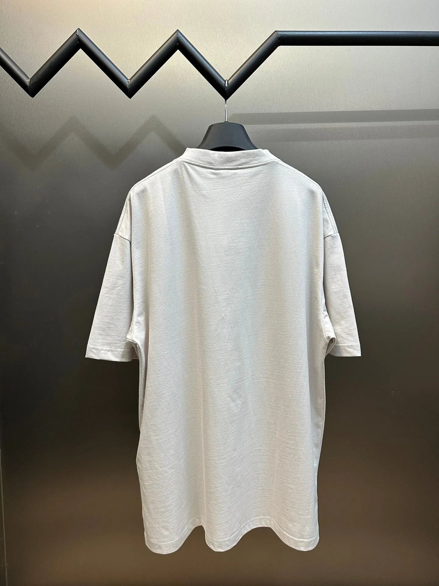 balenciaga-metal-bb-stencil-t-shirt-white-4-Drip Store Argentina