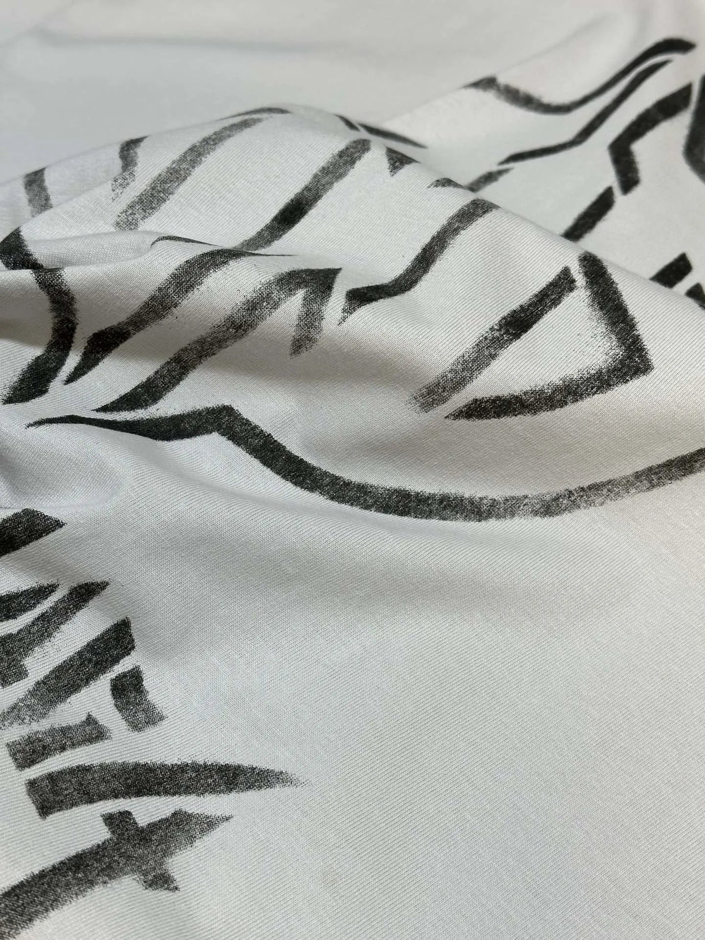 balenciaga-metal-bb-stencil-t-shirt-white-8-Drip Store Argentina