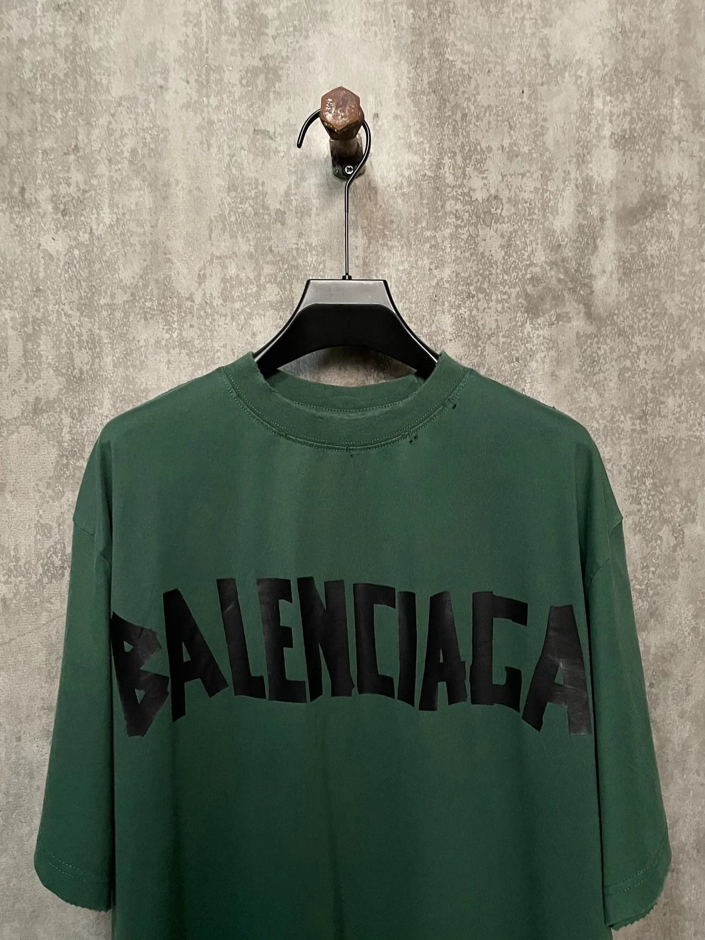 balenciaga-new-tape-type-t-shirt-green-3-Drip Store Argentina