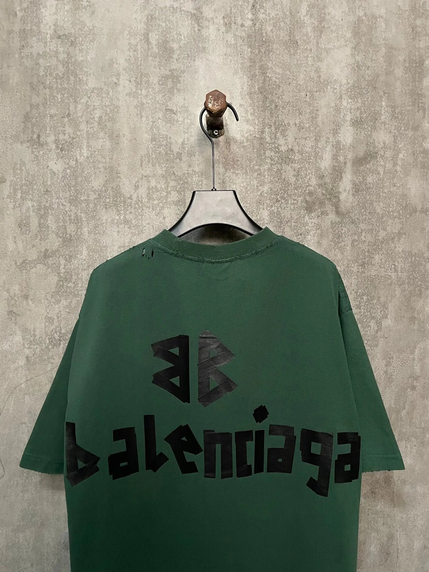 balenciaga-new-tape-type-t-shirt-green-4-Drip Store Argentina