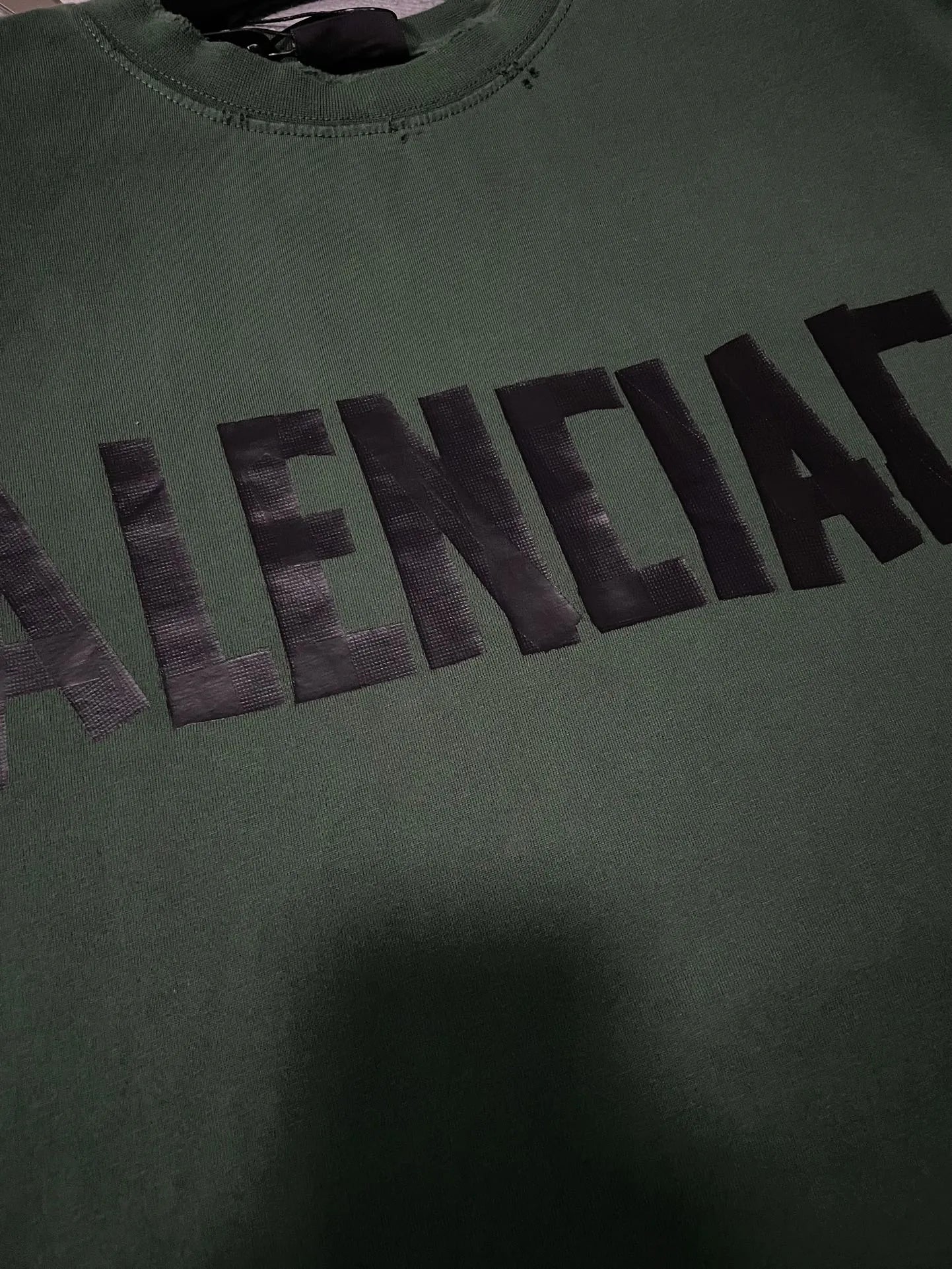 balenciaga-new-tape-type-t-shirt-green-5-Drip Store Argentina
