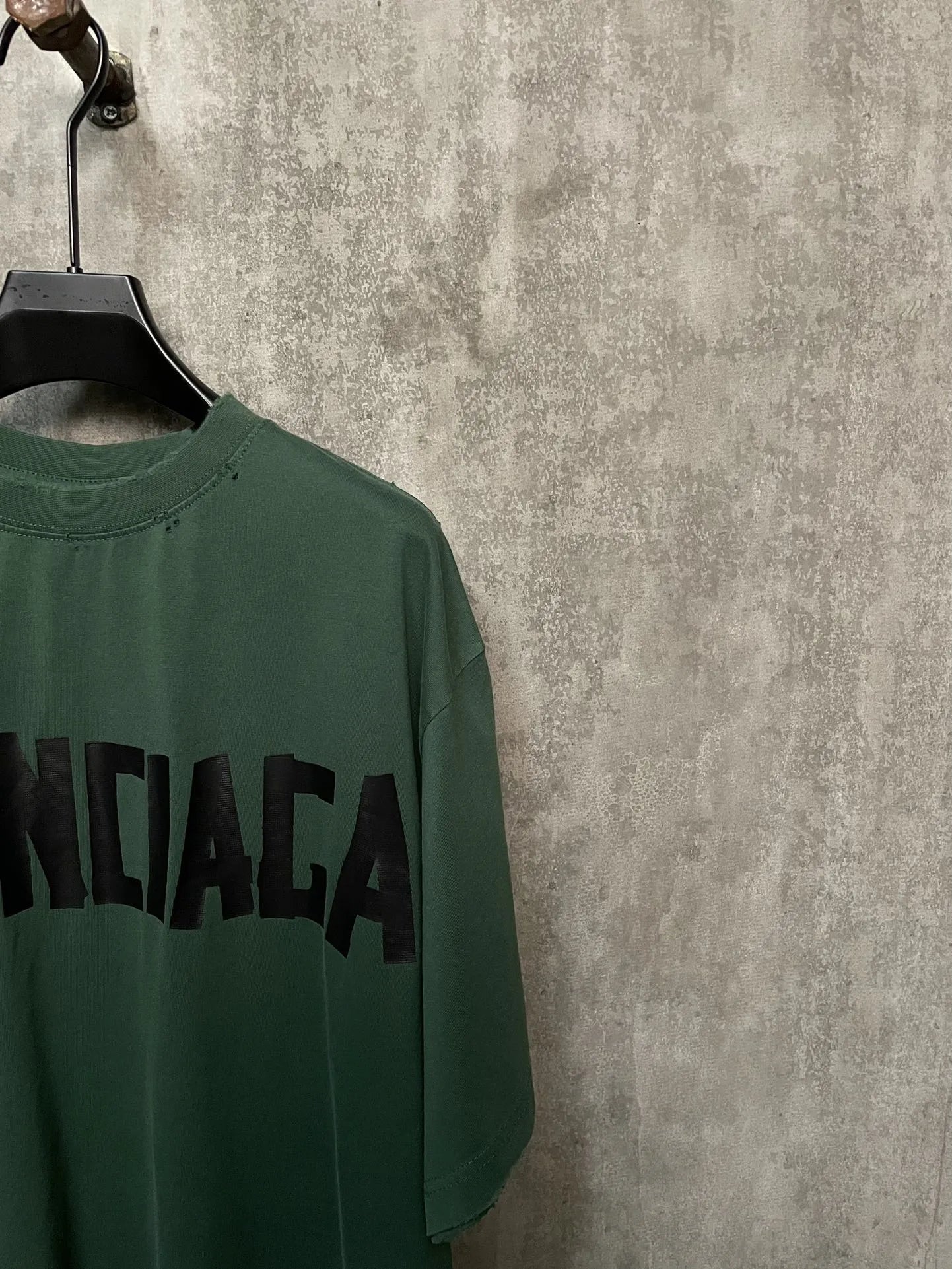 balenciaga-new-tape-type-t-shirt-green-6-Drip Store Argentina