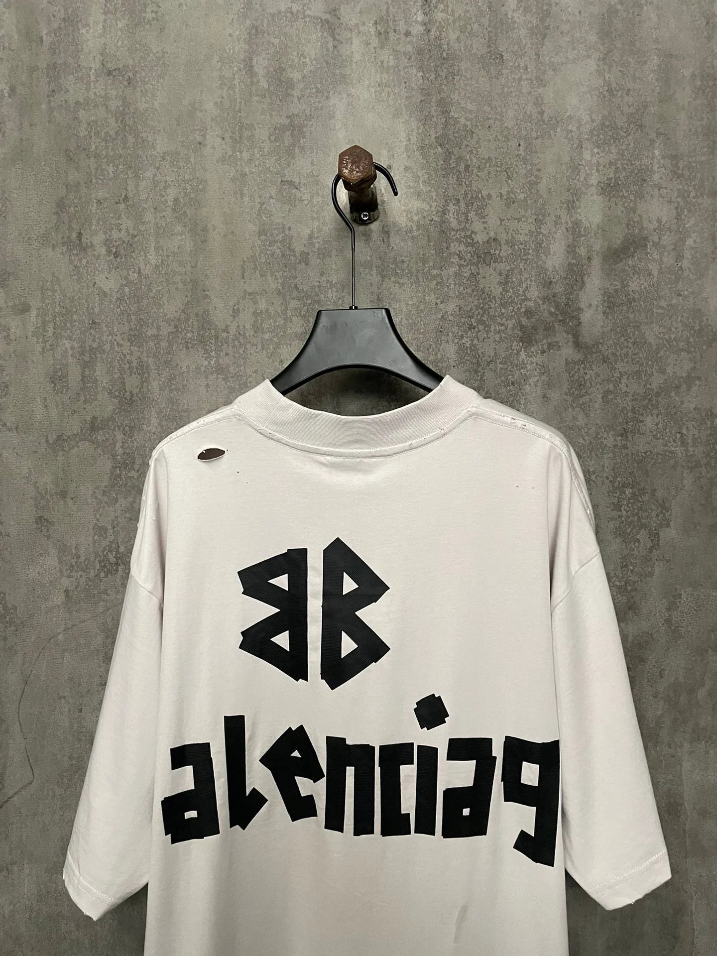 balenciaga-new-tape-type-t-shirt-white-3-Drip Store Argentina