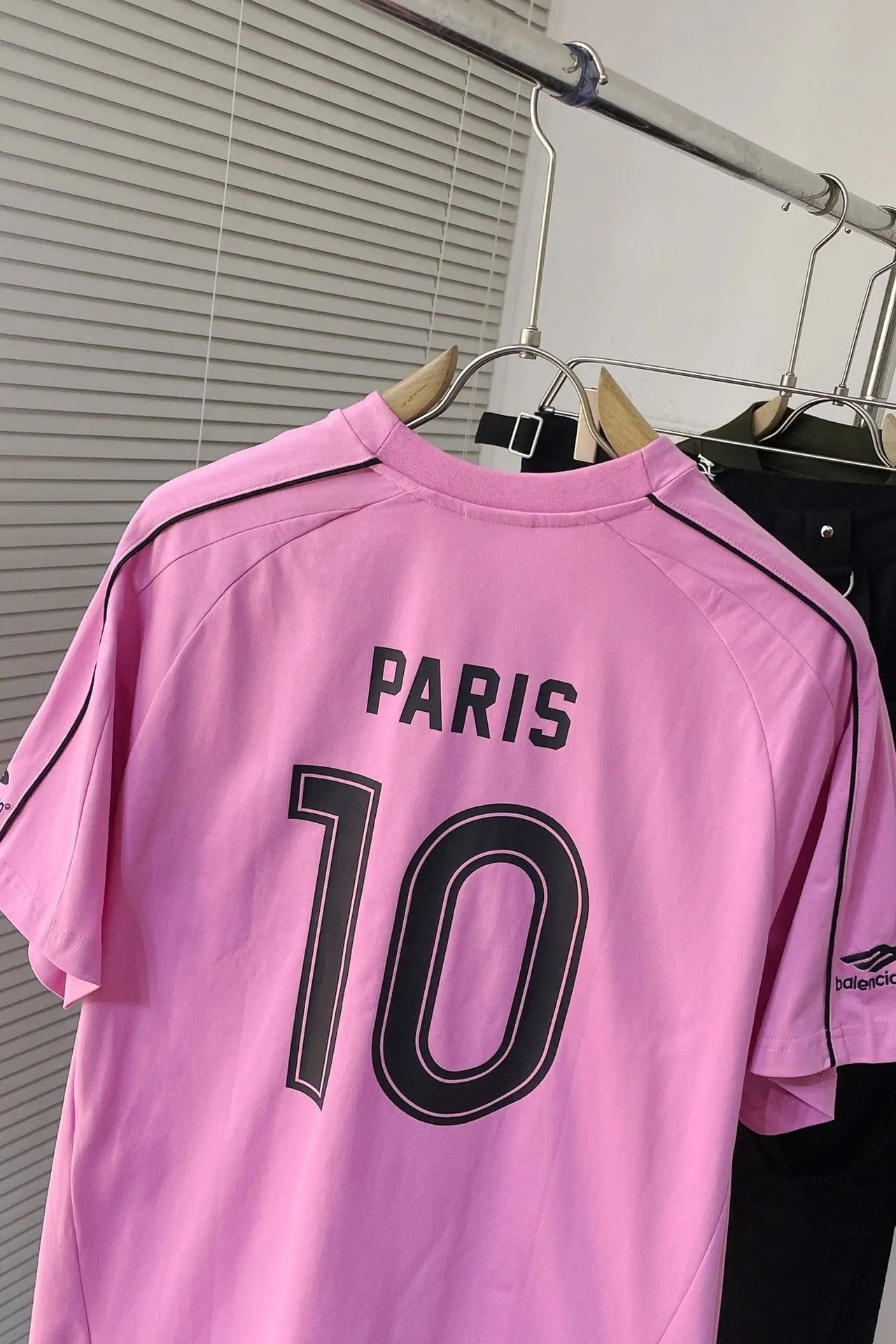 balenciaga-paris-soccer-t-shirt-pink-4-Drip Store Argentina