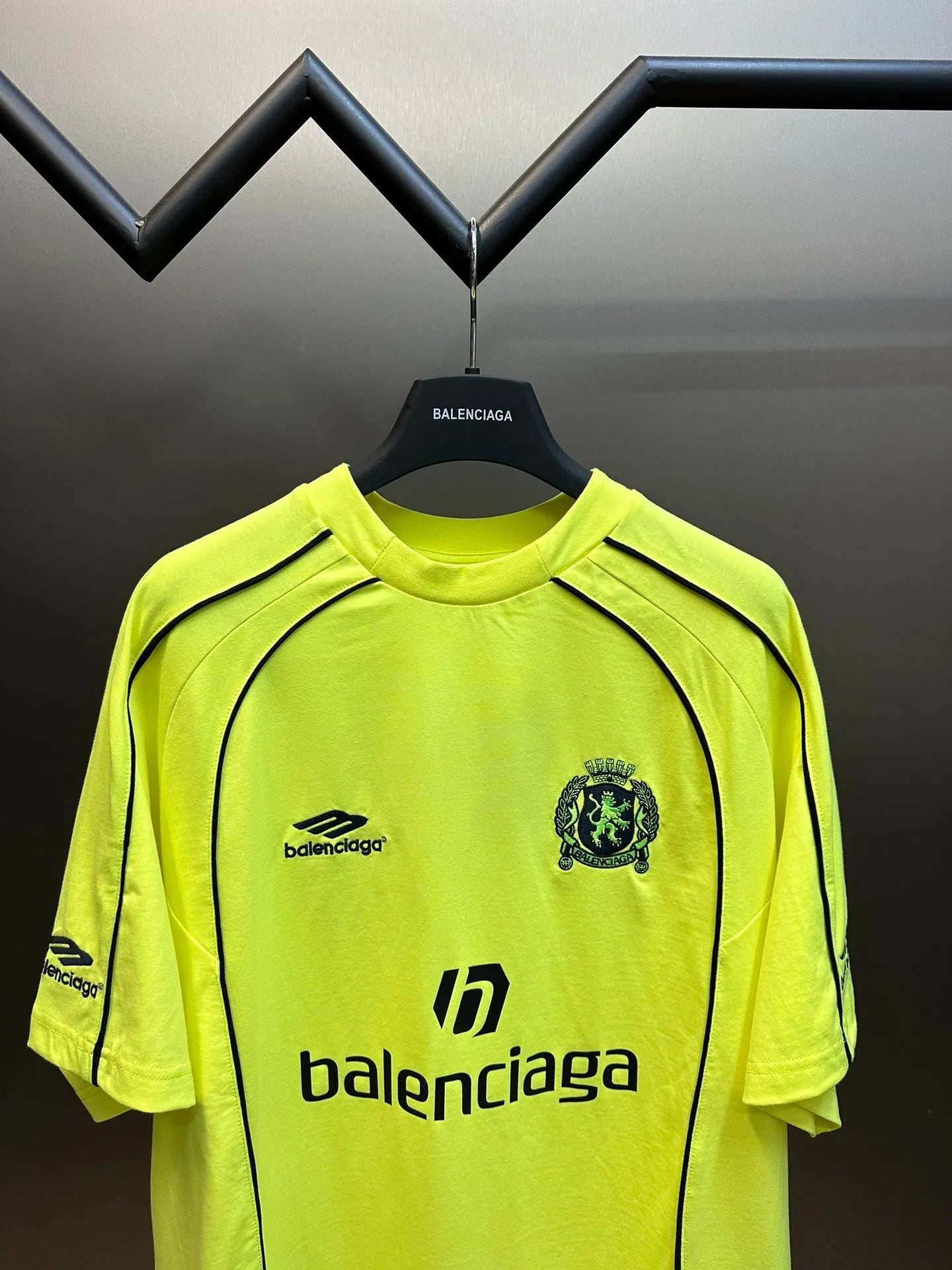 balenciaga-paris-soccer-t-shirt-yellow-3-Drip Store Argentina