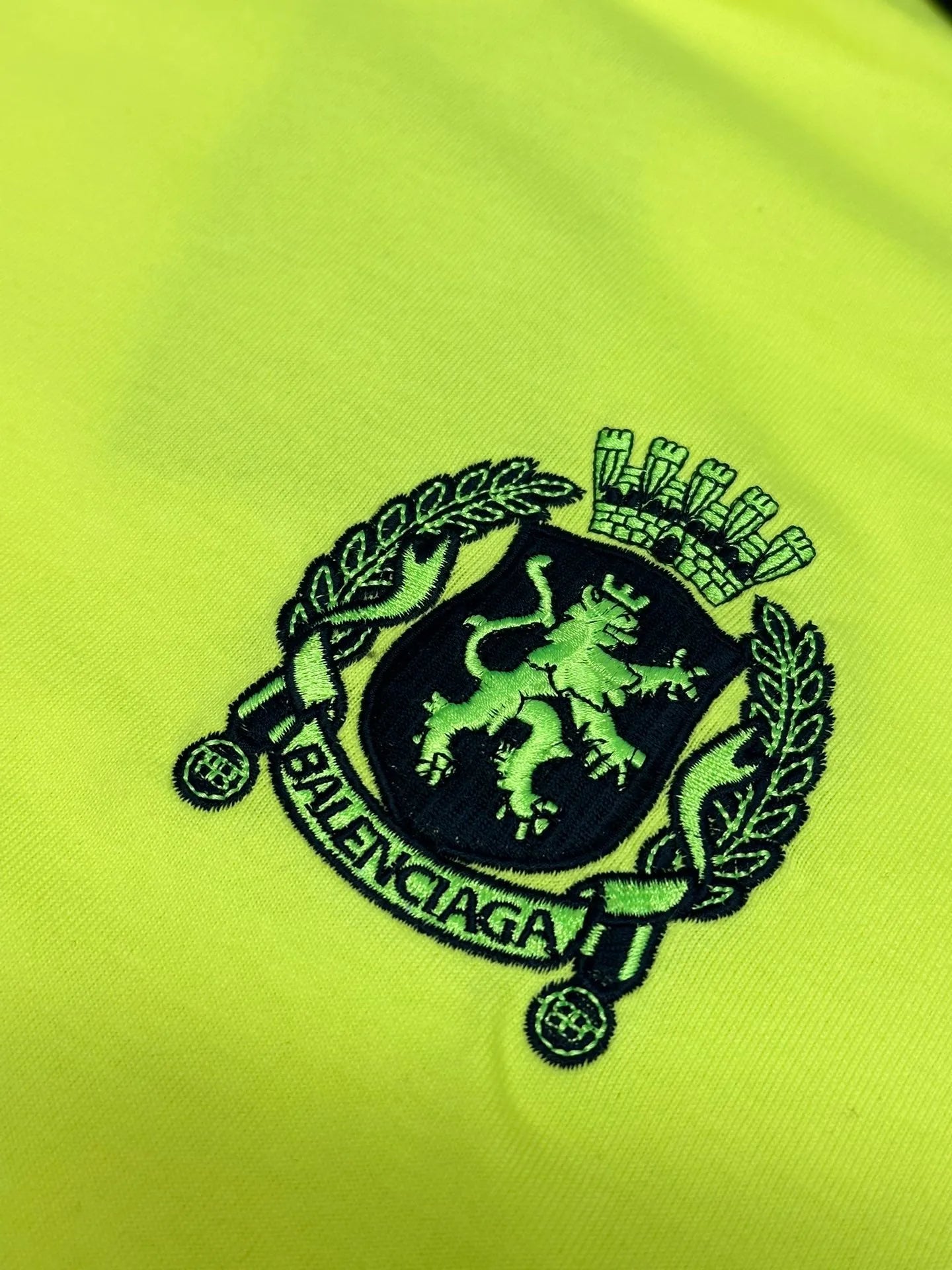 balenciaga-paris-soccer-t-shirt-yellow-4-Drip Store Argentina