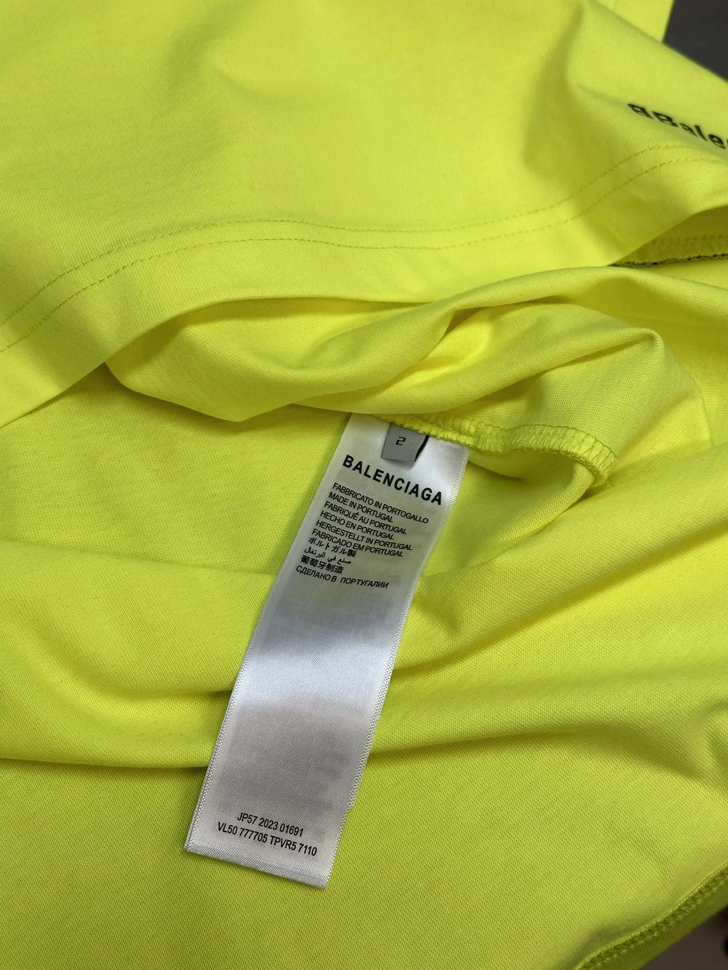 balenciaga-paris-soccer-t-shirt-yellow-8-Drip Store Argentina