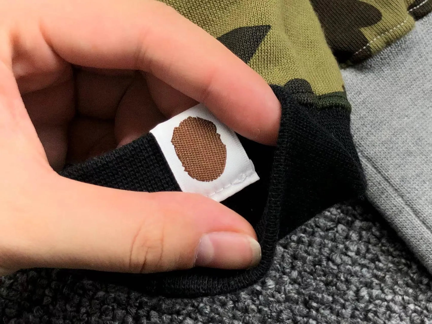 bape-1st-camo-shark-full-zip-hoodie-black-12-Drip Store Argentina