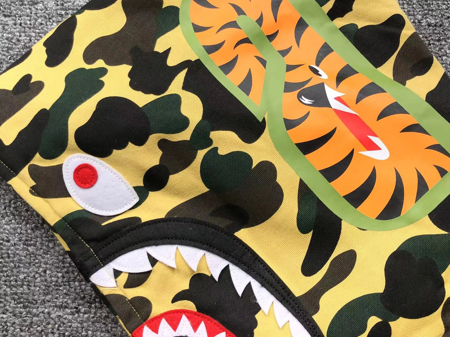 bape-1st-camo-shark-full-zip-hoodie-yellow-8-Drip Store Argentina