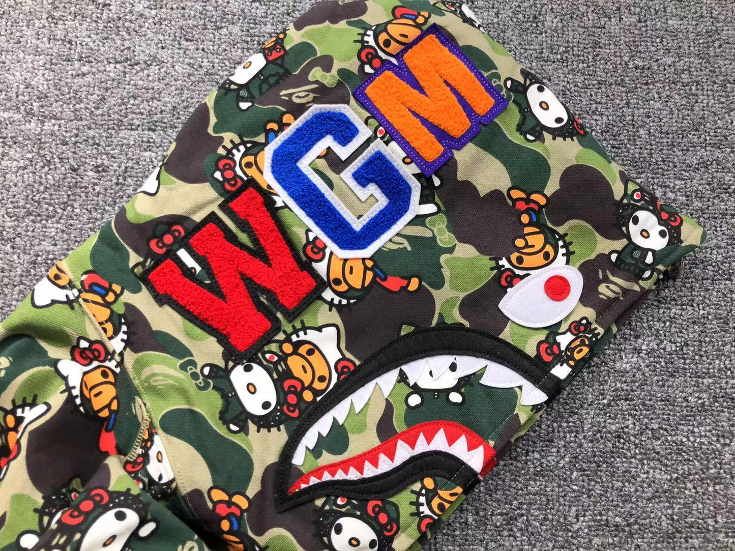 BAPE ABC CAMO HELLO KITTY SHARK FULL ZIP HOODIE GREEN-Drip Store Argentina