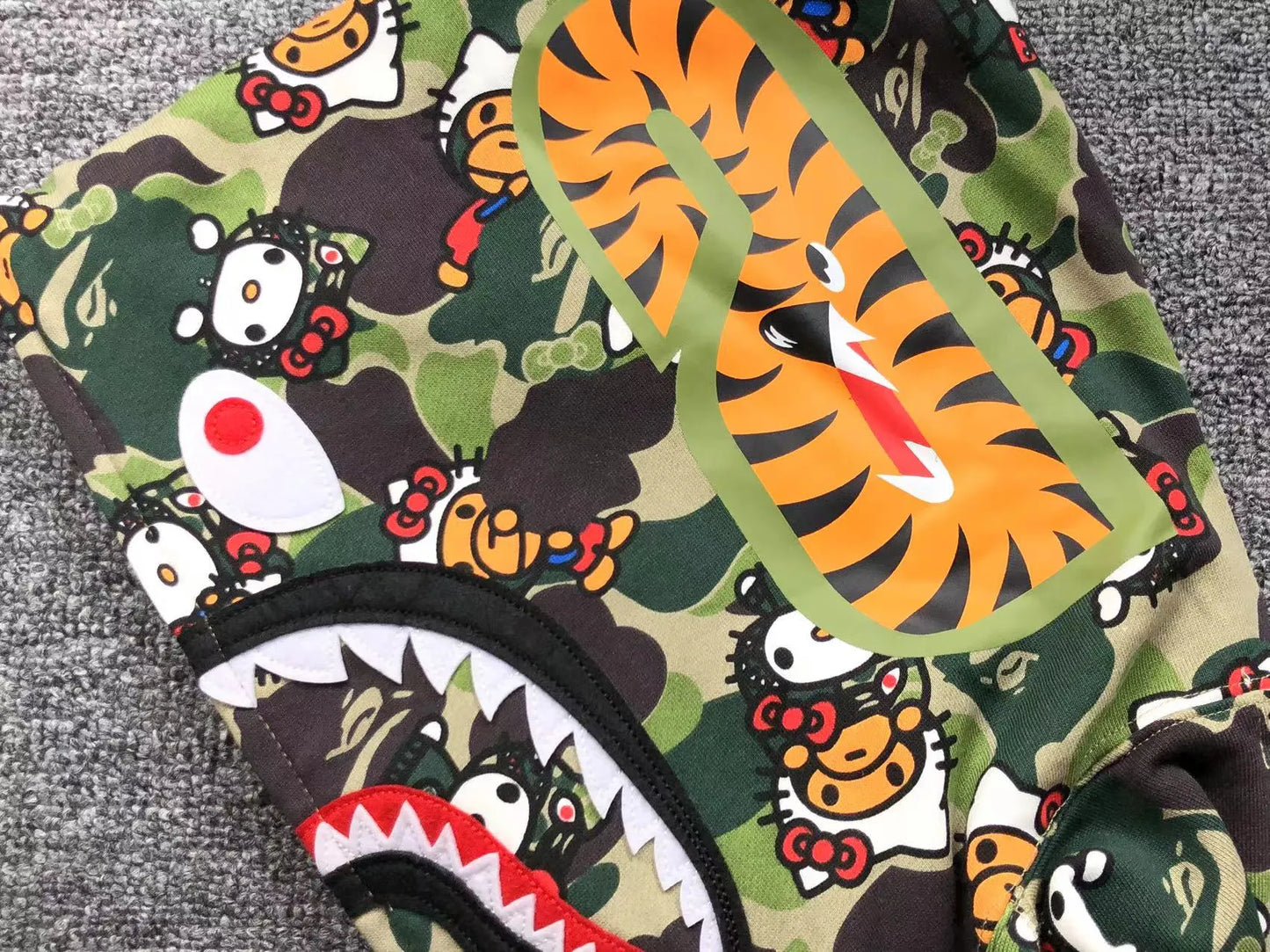 BAPE ABC CAMO HELLO KITTY SHARK FULL ZIP HOODIE GREEN-Drip Store Argentina