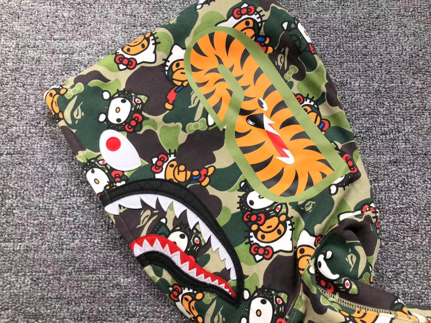 BAPE ABC CAMO HELLO KITTY SHARK FULL ZIP HOODIE GREEN-Drip Store Argentina