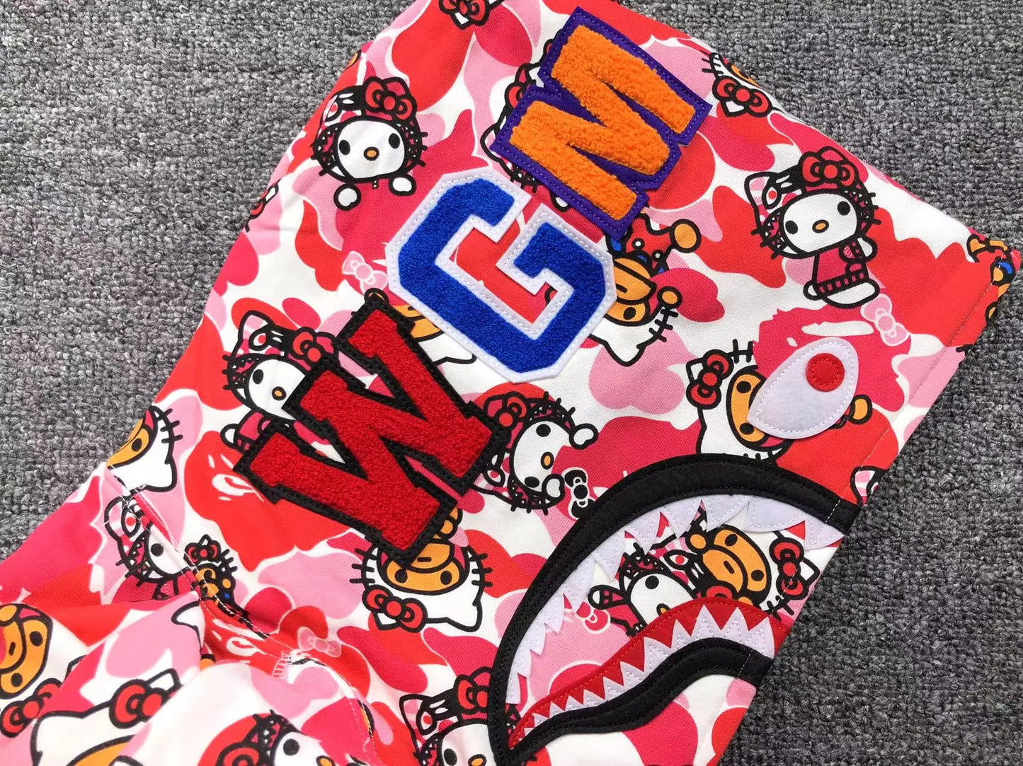 bape-abc-camo-hello-kitty-shark-full-zip-hoodie-pink-2-Drip Store Argentina