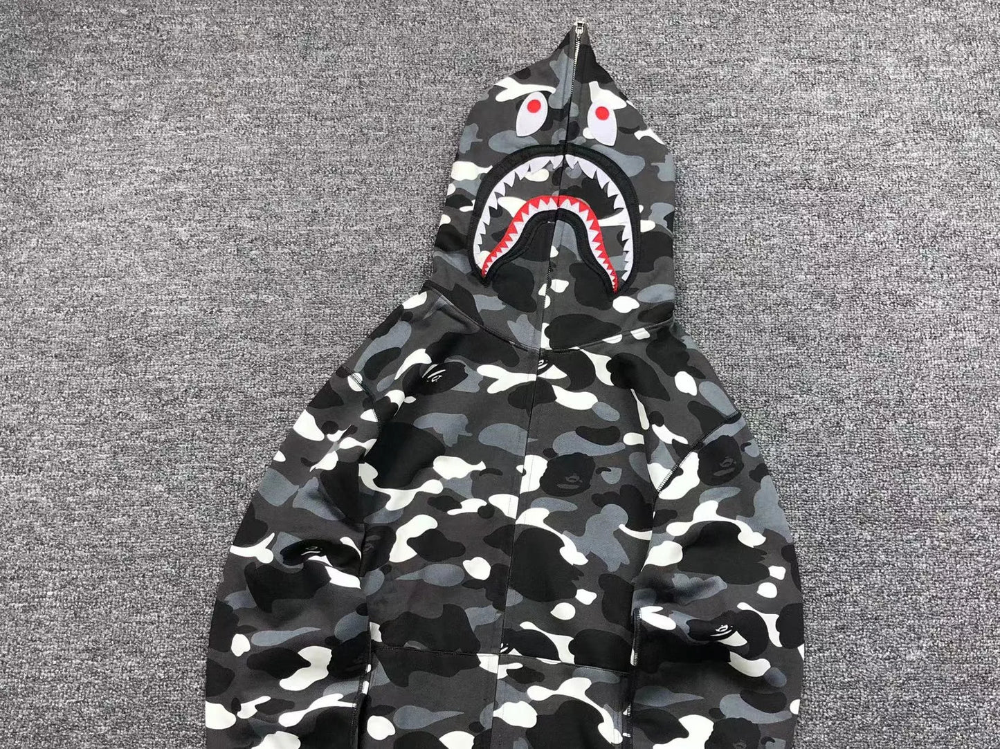 bape-city-camo-shark-wgm-full-zip-hoodie-black-5-Drip Store Argentina