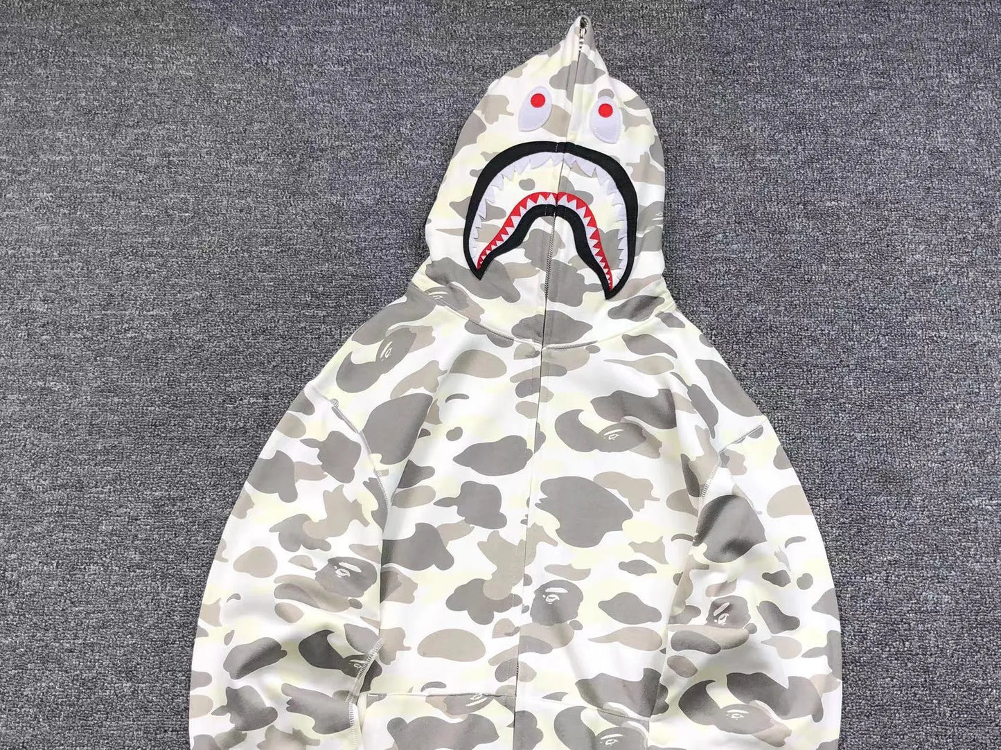 bape-city-camo-shark-wgm-full-zip-hoodie-white-4-Drip Store Argentina