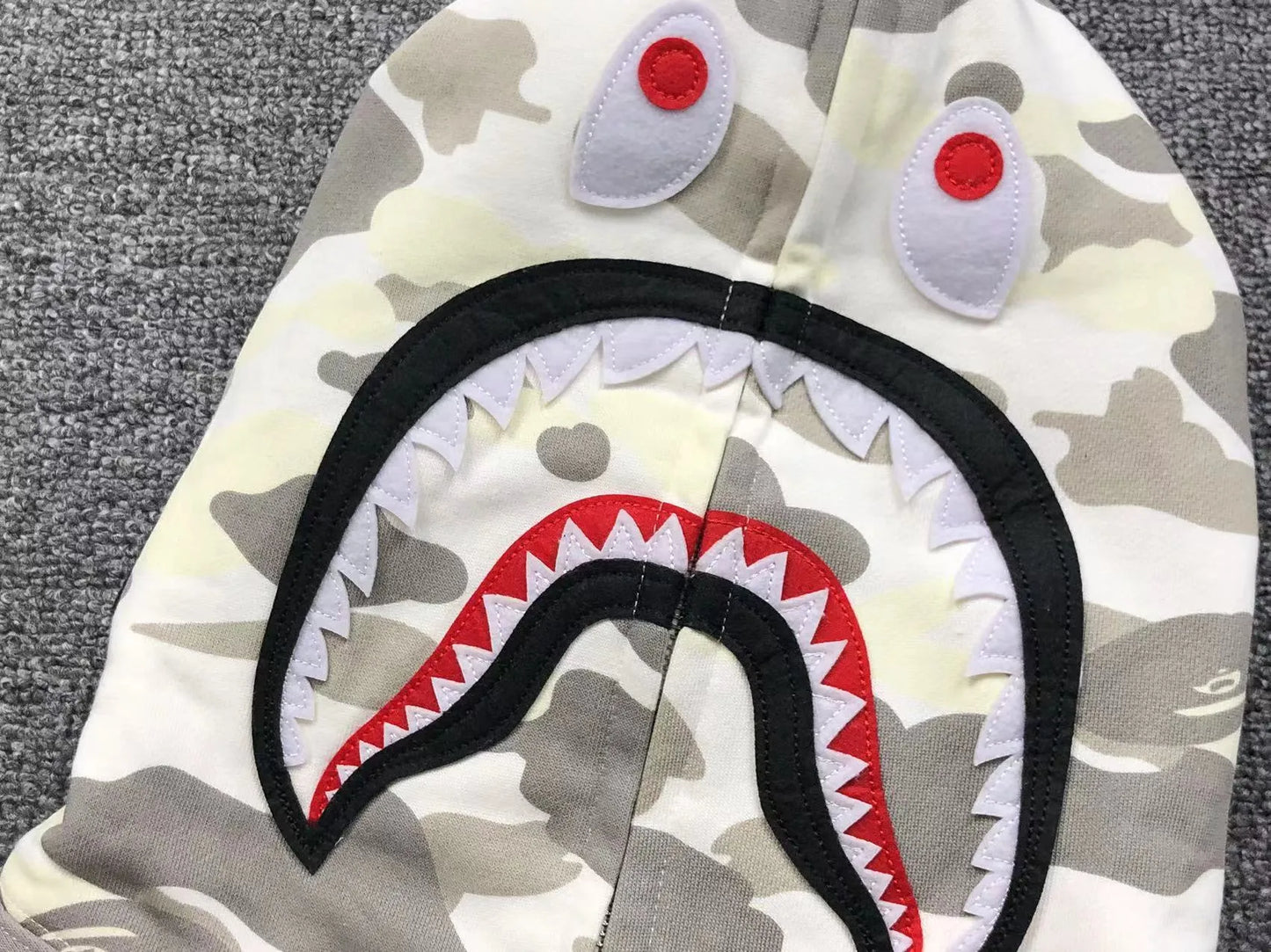 bape-city-camo-shark-wgm-full-zip-hoodie-white-6-Drip Store Argentina