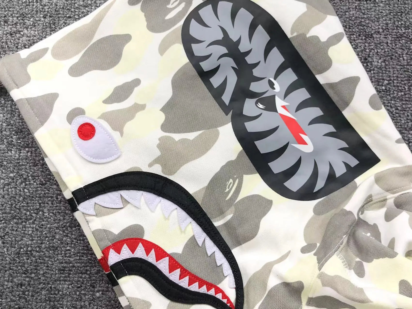 bape-city-camo-shark-wgm-full-zip-hoodie-white-7-Drip Store Argentina