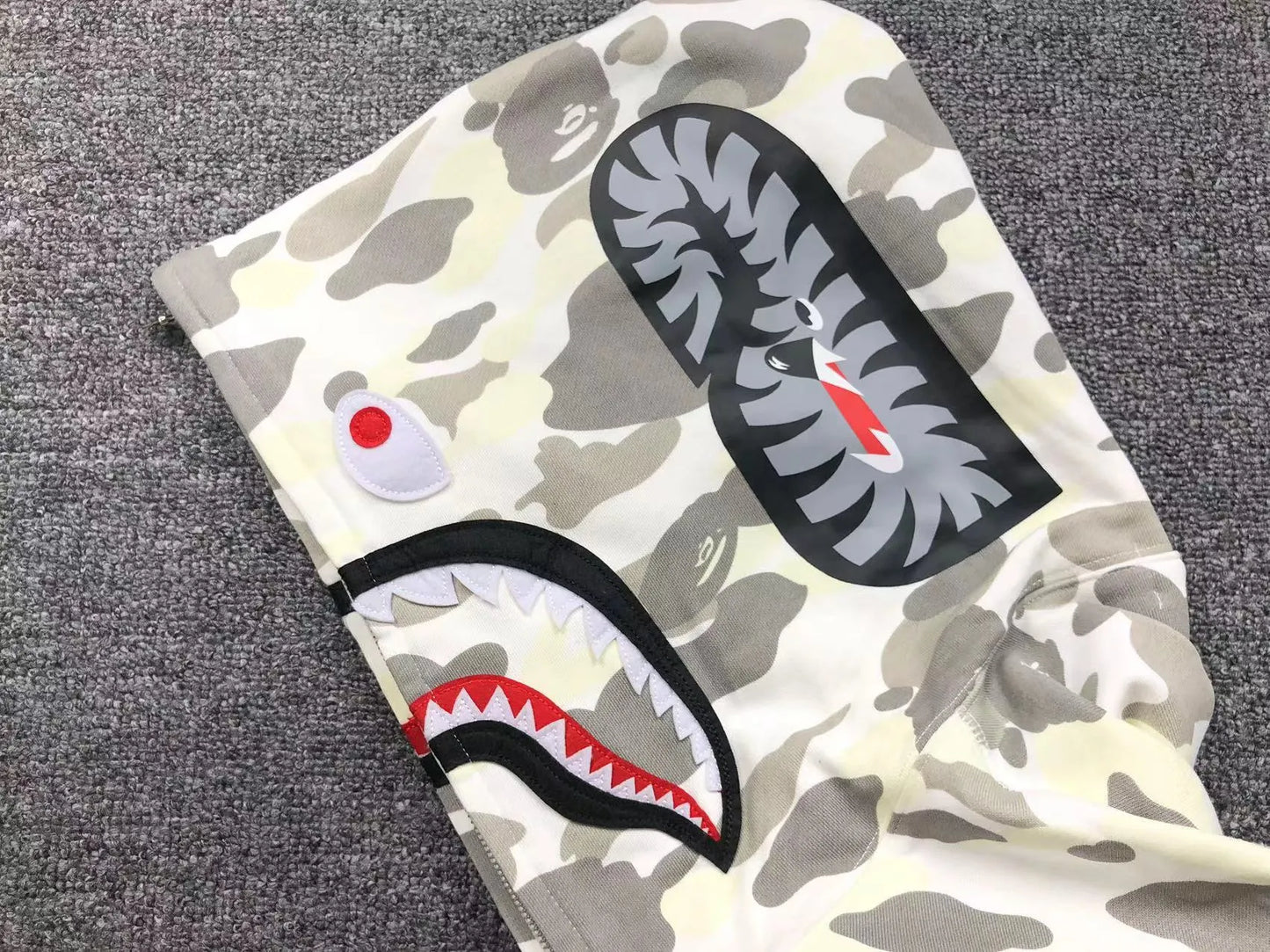 bape-city-camo-shark-wgm-full-zip-hoodie-white-8-Drip Store Argentina