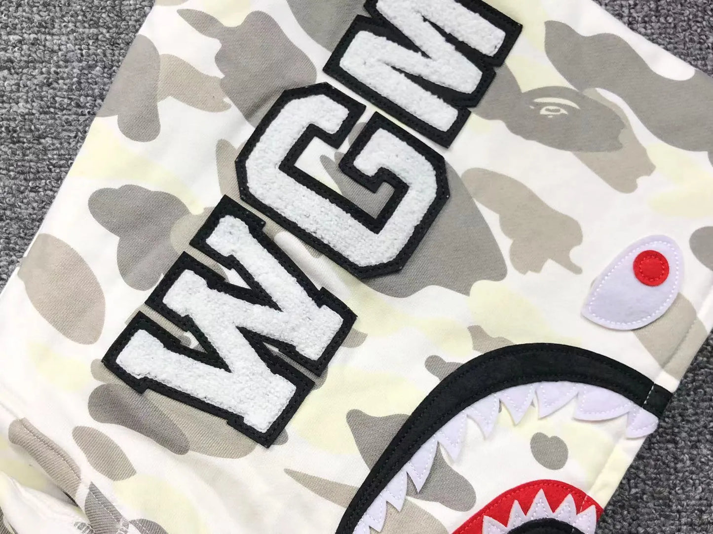bape-city-camo-shark-wgm-full-zip-hoodie-white-9-Drip Store Argentina