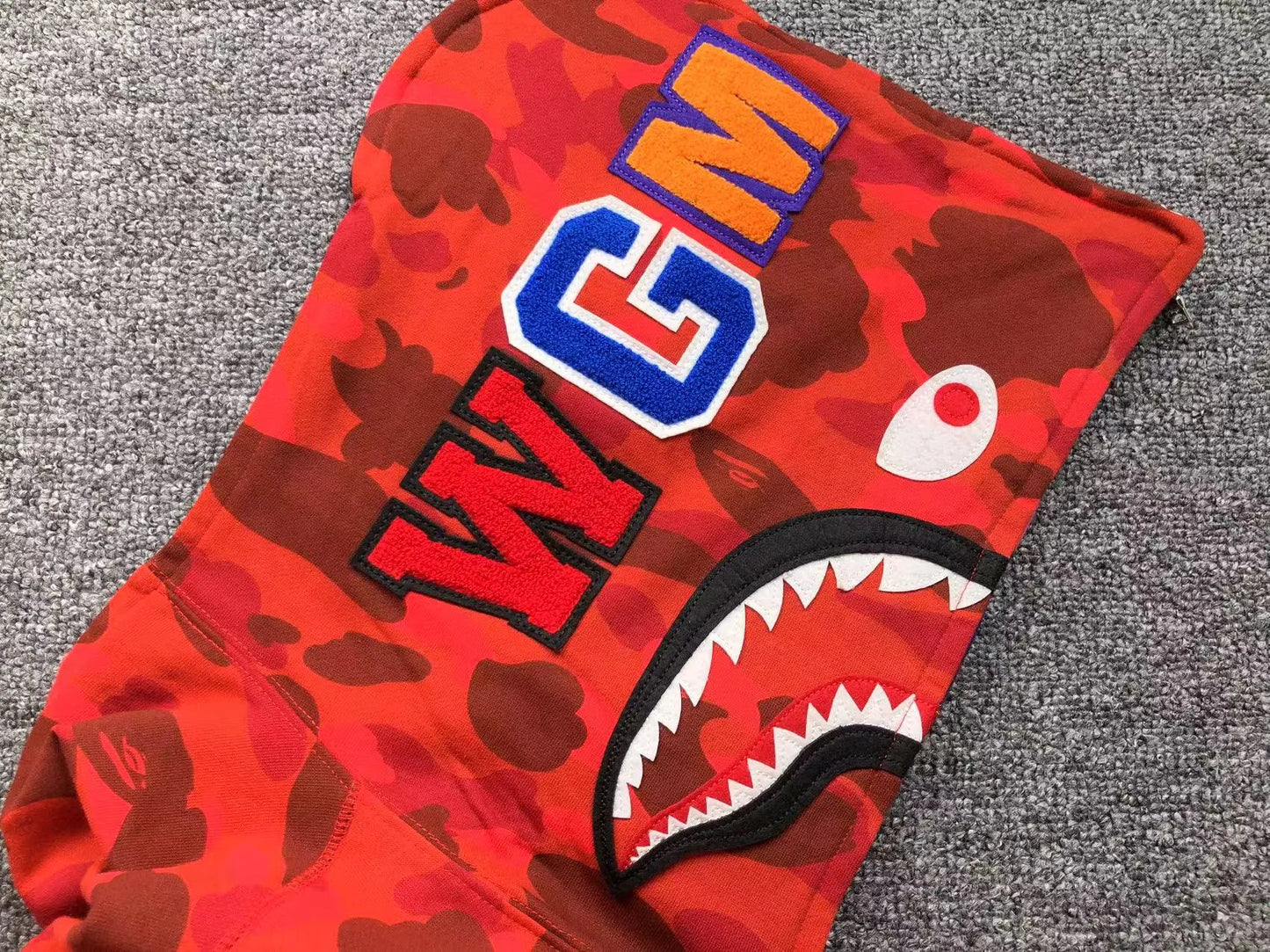 bape-color-camo-separate-shark-full-zip-hoodie-red-purple-4-Drip Store Argentina