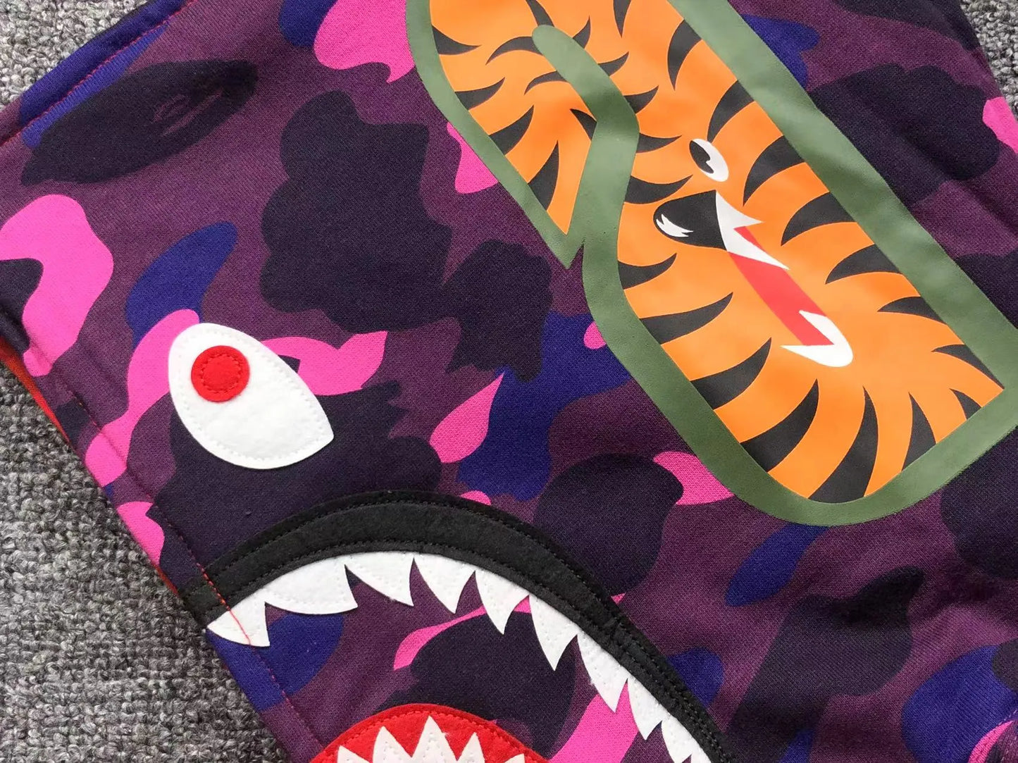 bape-color-camo-separate-shark-full-zip-hoodie-red-purple-7-Drip Store Argentina