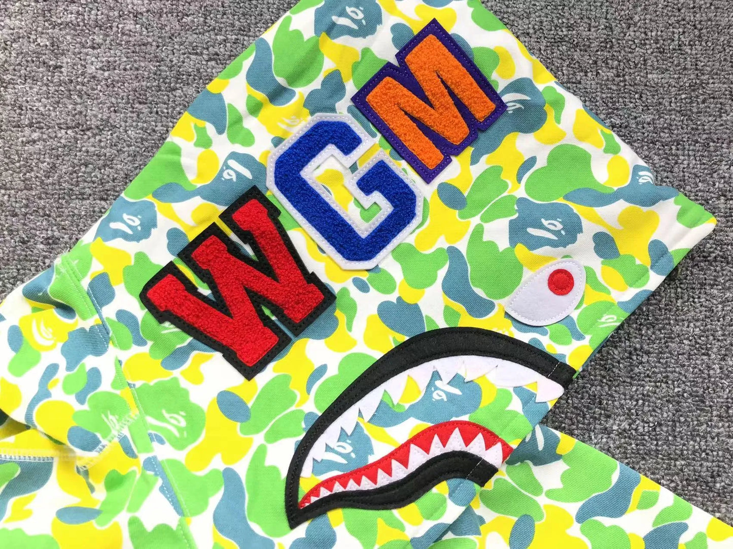 bape-shark-hk-central-limited-full-zip-hoodie-4-Drip Store Argentina