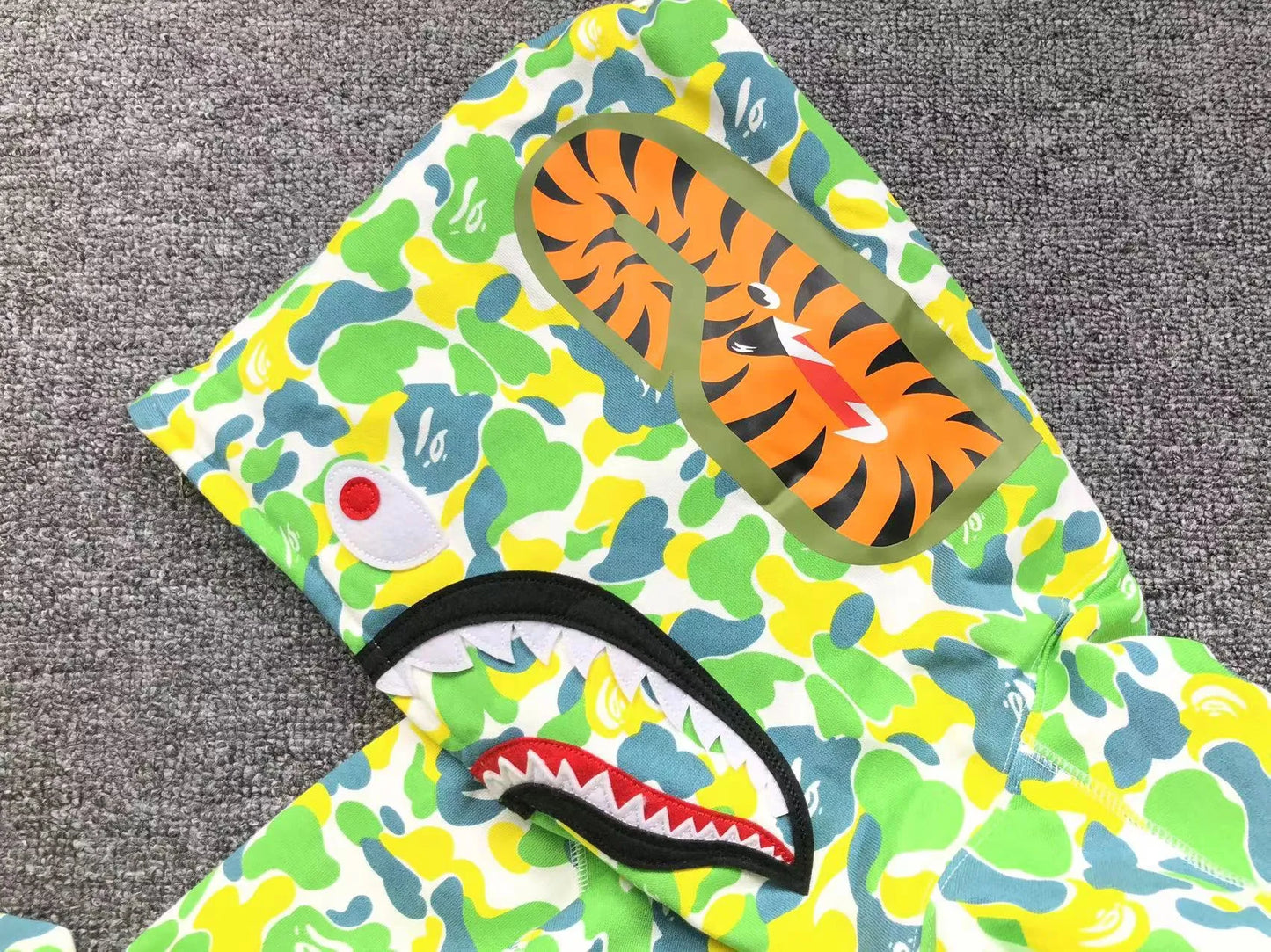 bape-shark-hk-central-limited-full-zip-hoodie-9-Drip Store Argentina