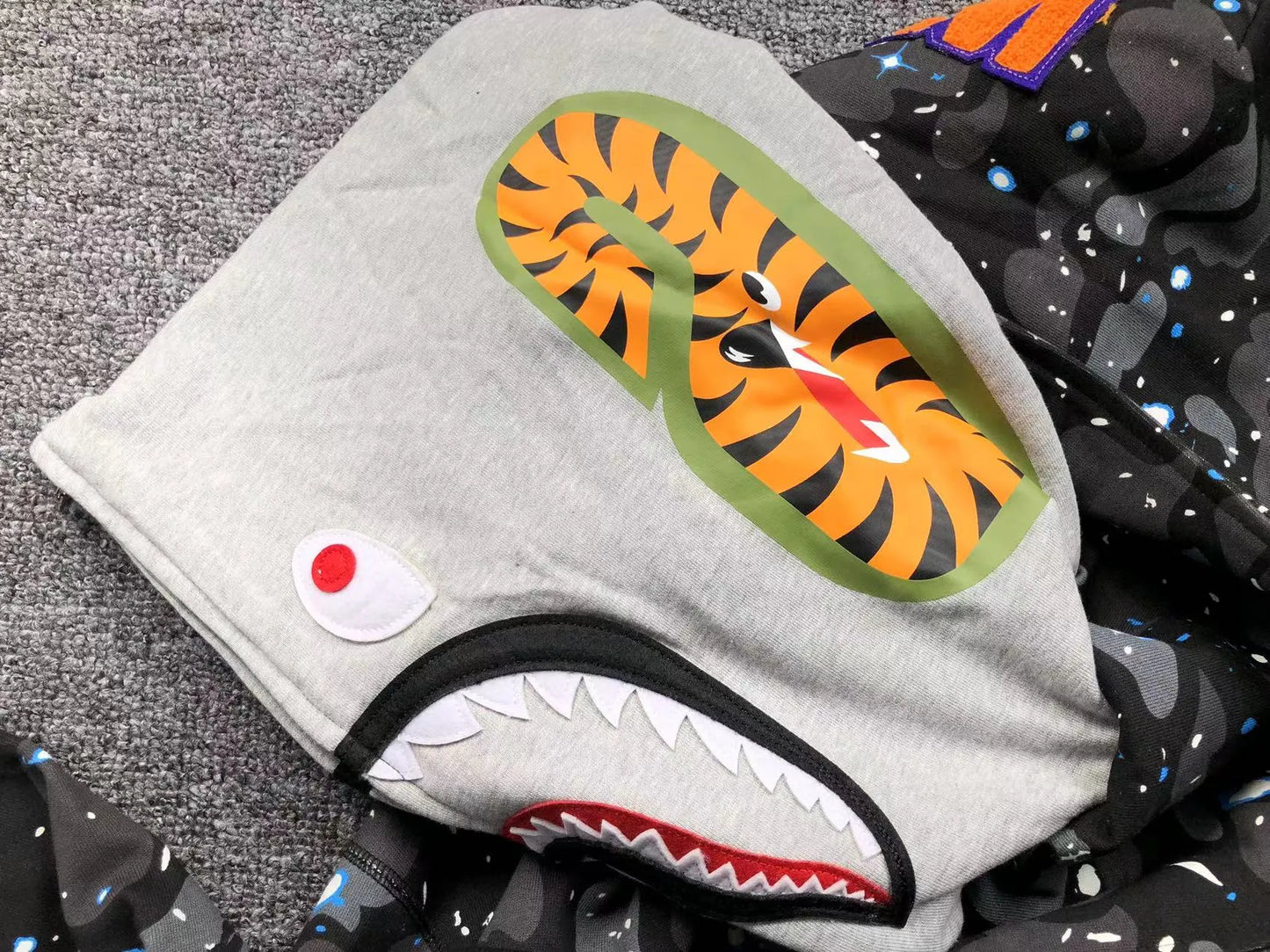 bape-space-camo-shark-full-zip-double-hoodie-black-6-Drip Store Argentina