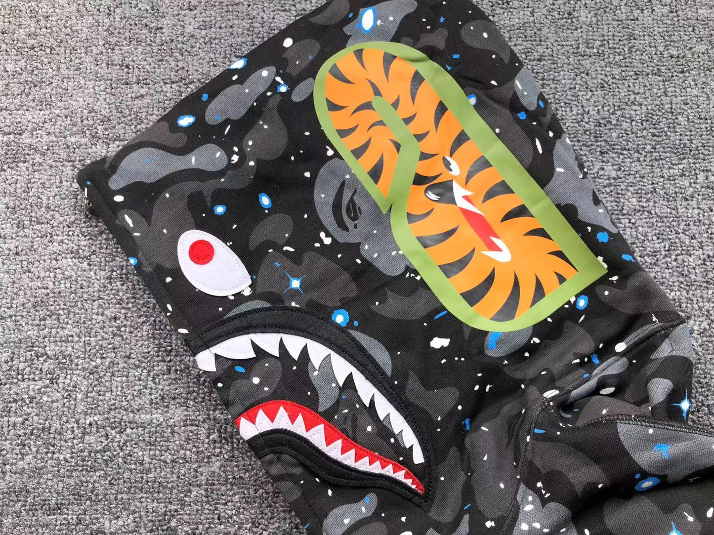 bape-space-camo-shark-full-zip-hoodie-black-4-Drip Store Argentina
