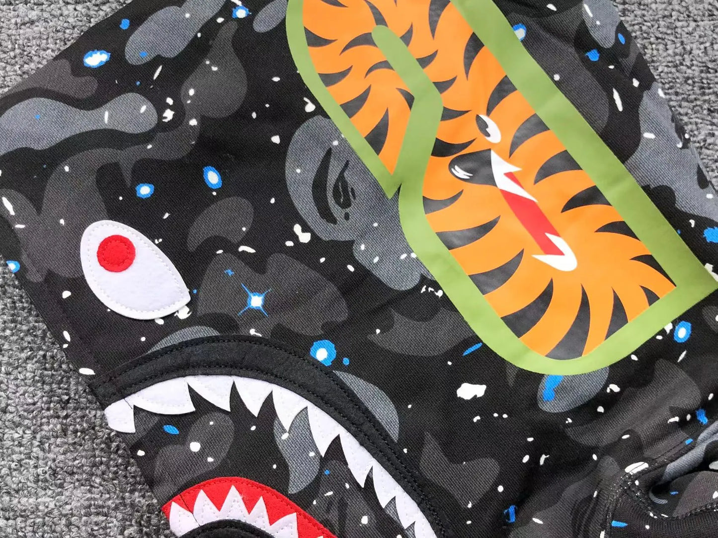 bape-space-camo-shark-full-zip-hoodie-black-7-Drip Store Argentina