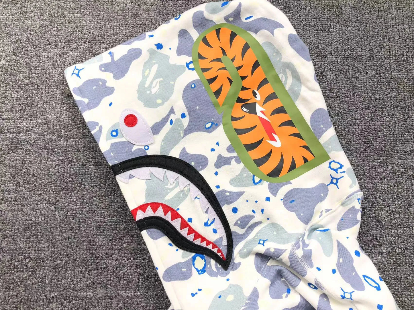 bape-space-camo-shark-full-zip-hoodie-white-3-Drip Store Argentina