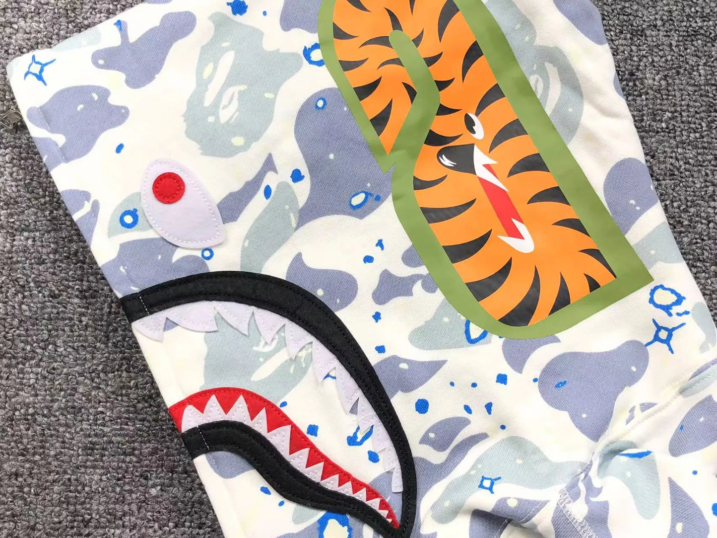 bape-space-camo-shark-full-zip-hoodie-white-8-Drip Store Argentina