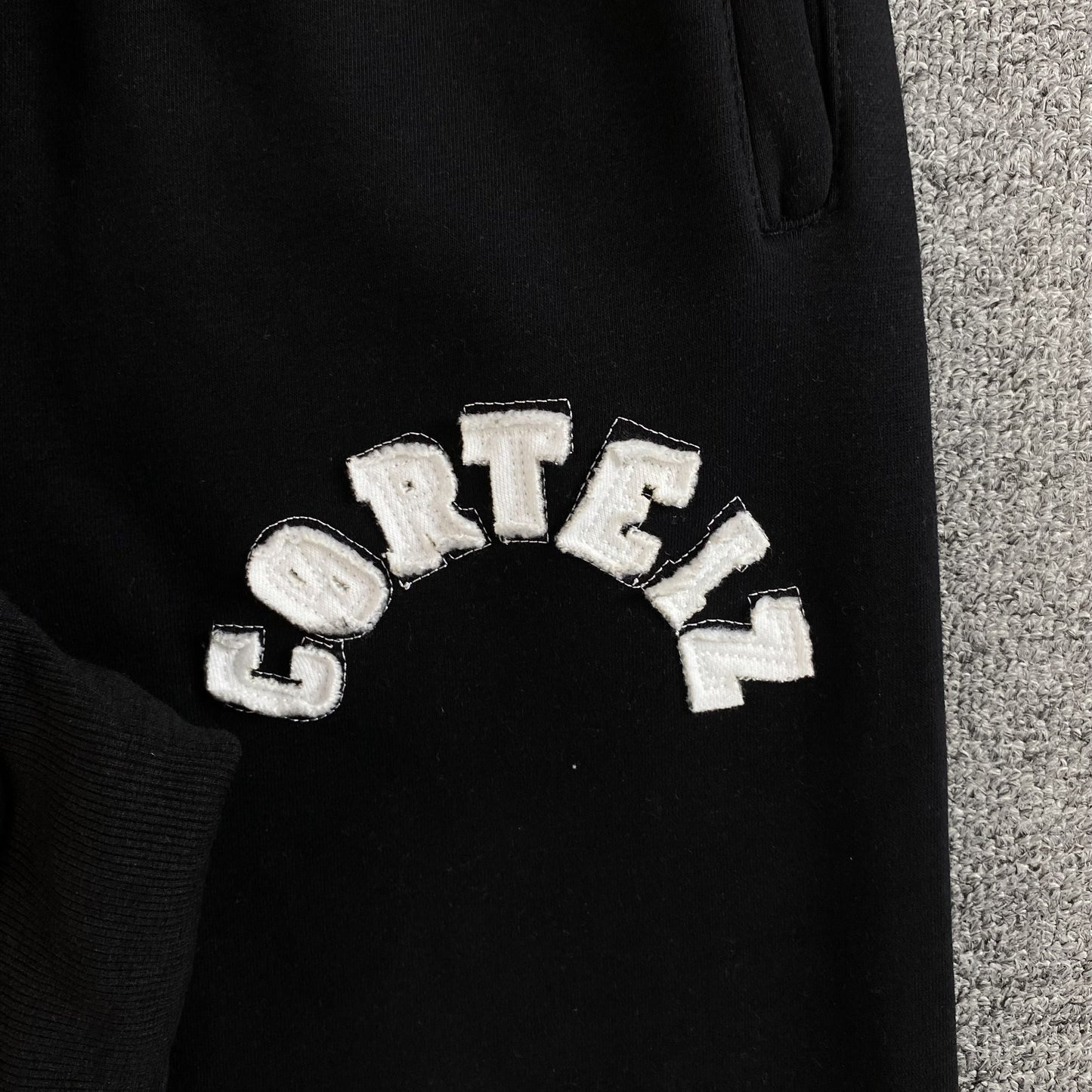 Corteiz Colly Arch Open Hem Pants Black