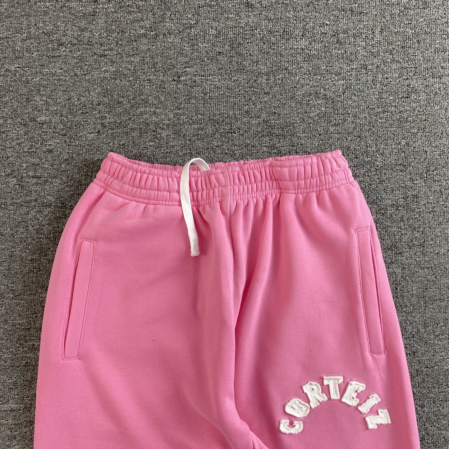 Corteiz Colly Arch Open Hem Pants Pink