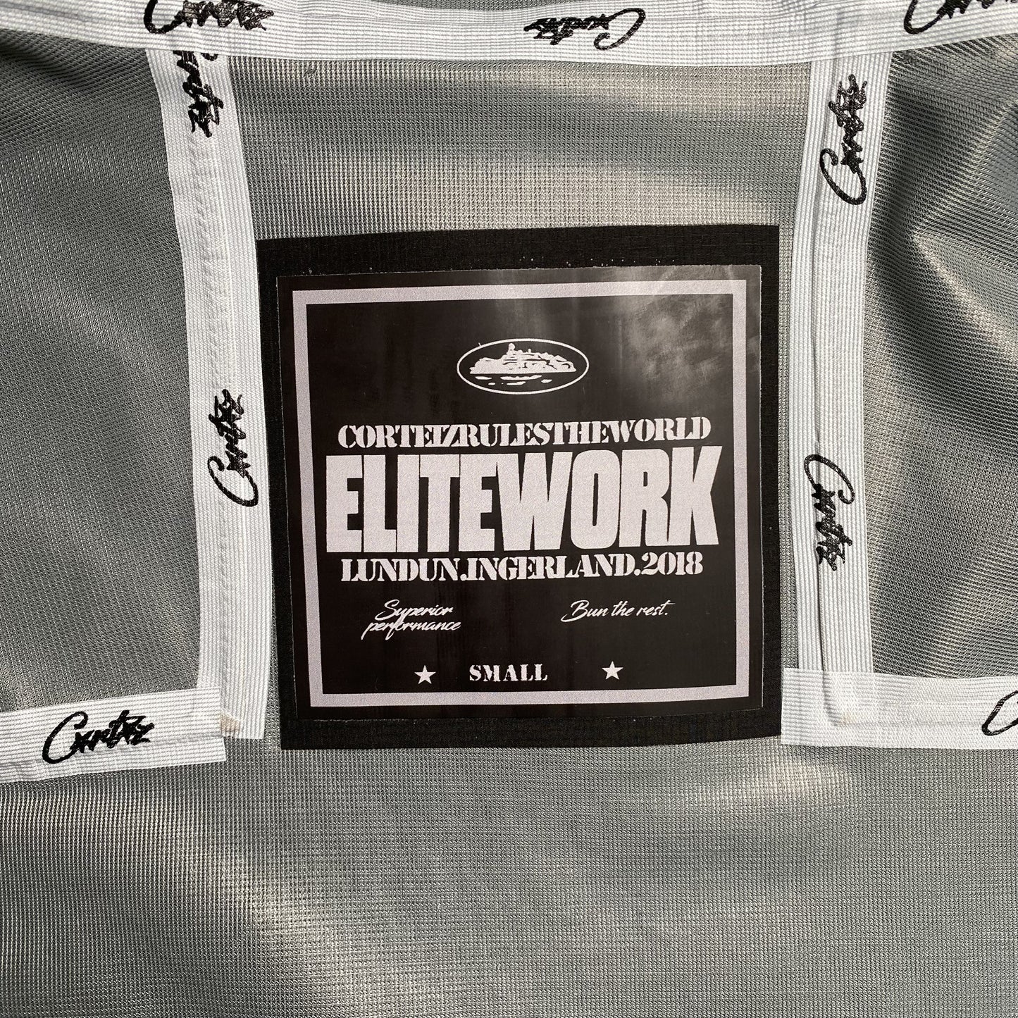 corteiz-elitework-waterproof-shell-jacket-grey-12-Drip Store Argentina