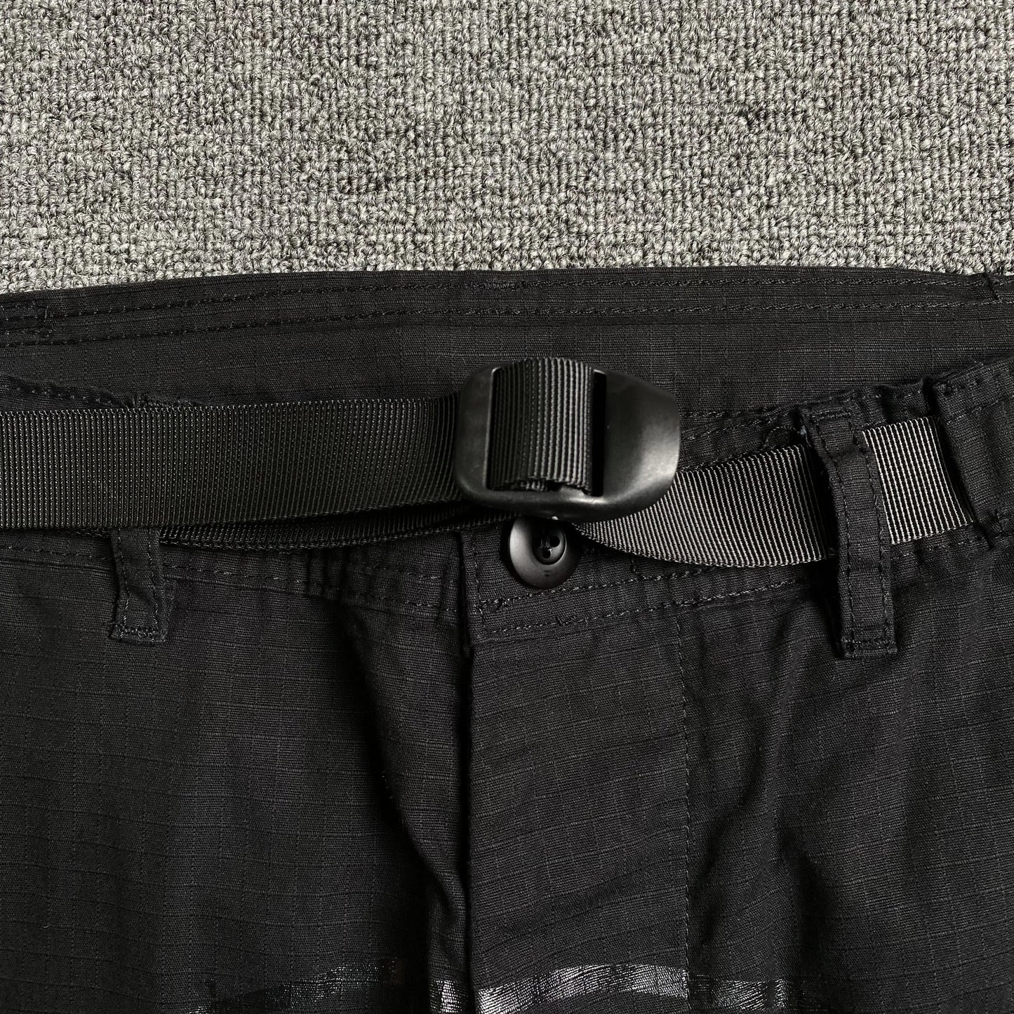 corteiz-guerillaz-cargos-triple-black-4-Drip Store Argentina